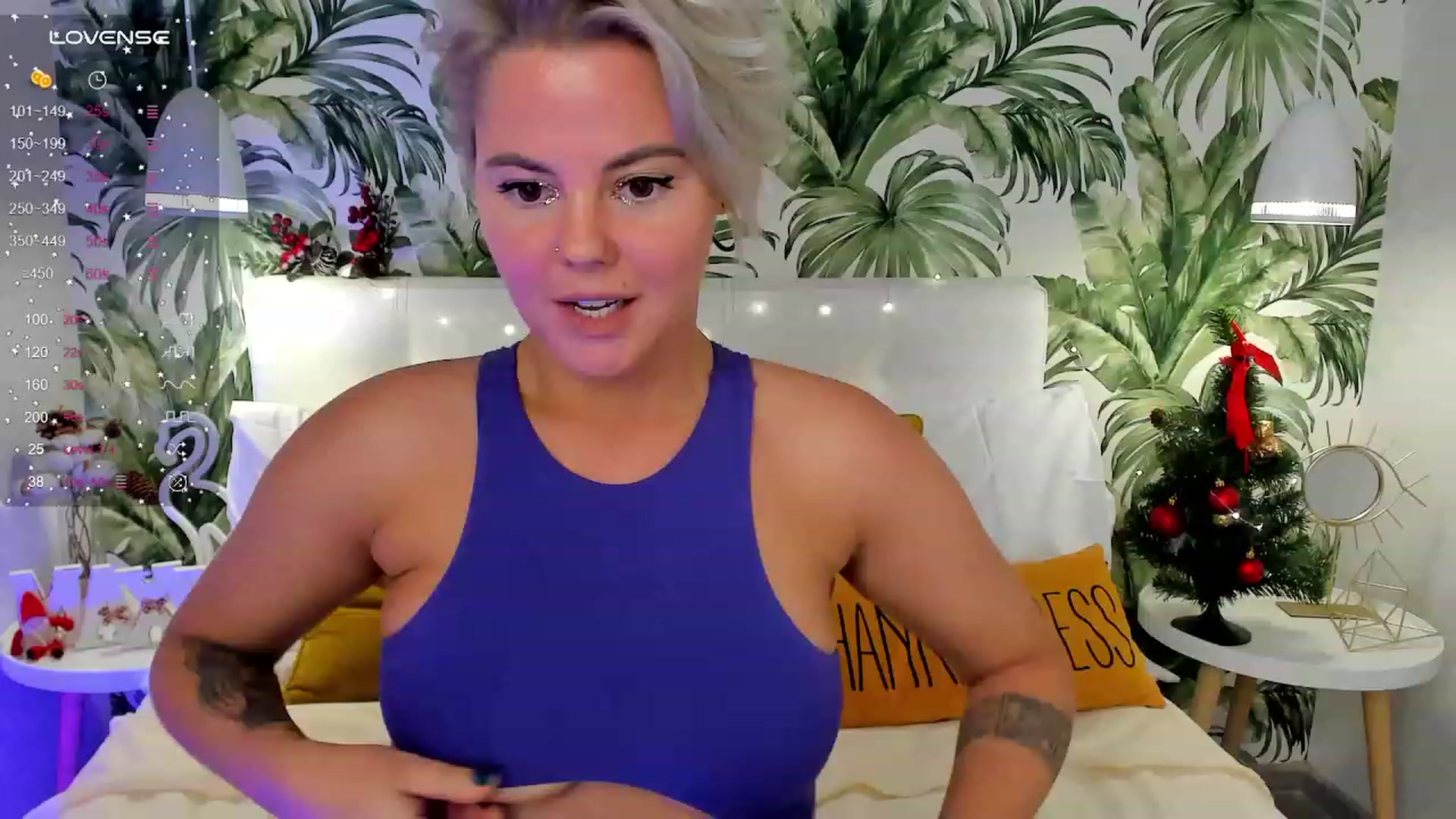 Gallery image thumbnail from AliCooper_'s myfreecams stream on, 12/24/2023, 10:10 image 12 of 20