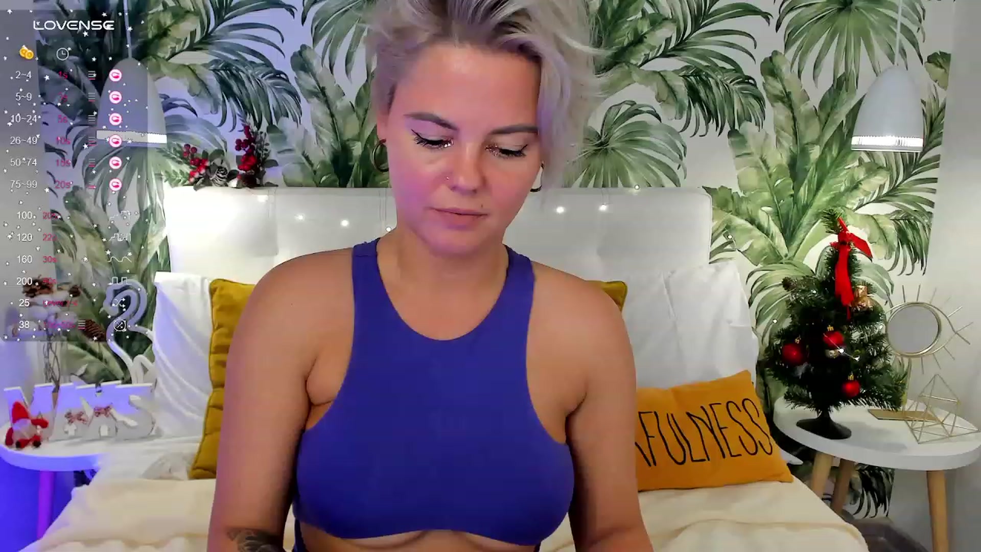 Gallery image thumbnail from AliCooper_'s myfreecams stream on, 12/24/2023, 10:10 image 16 of 20