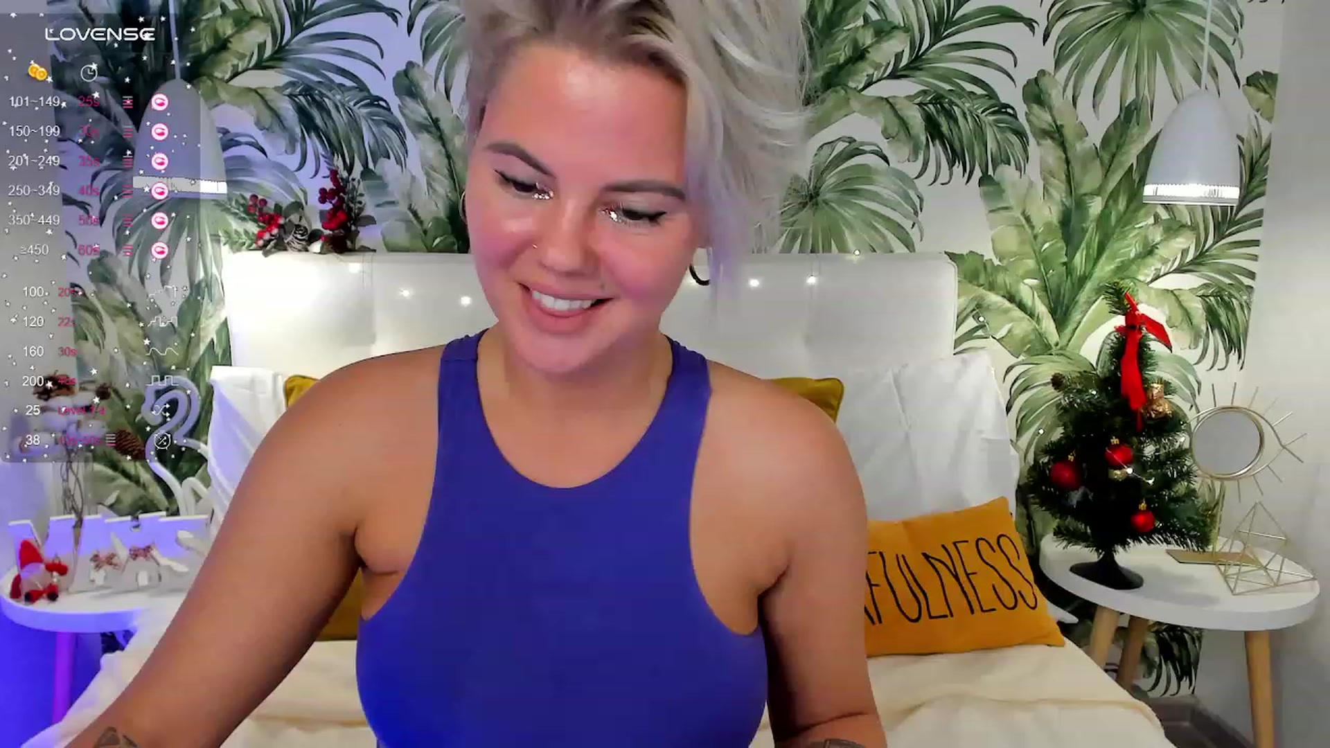 Gallery image thumbnail from AliCooper_'s myfreecams stream on, 12/24/2023, 10:10 image 13 of 20