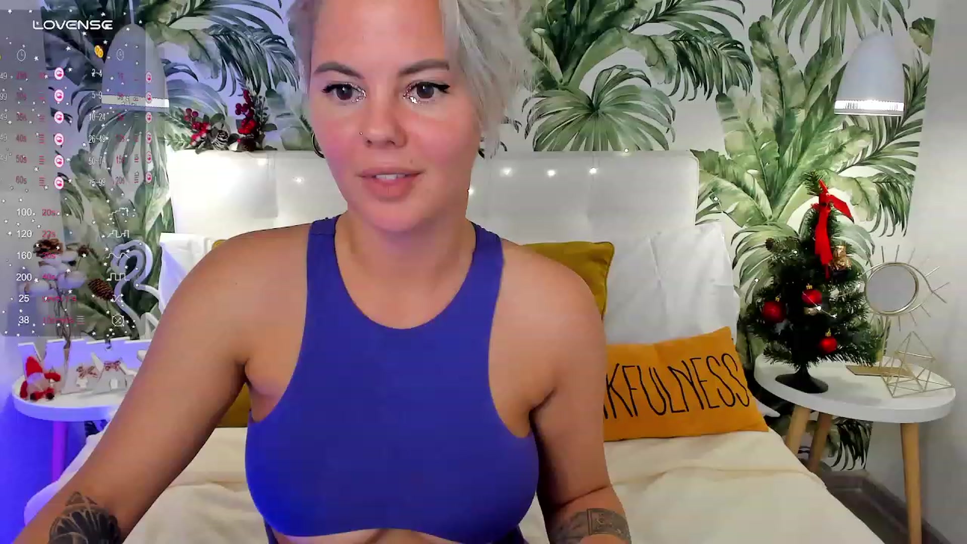 Gallery image thumbnail from AliCooper_'s myfreecams stream on, 12/24/2023, 10:10 image 3 of 20