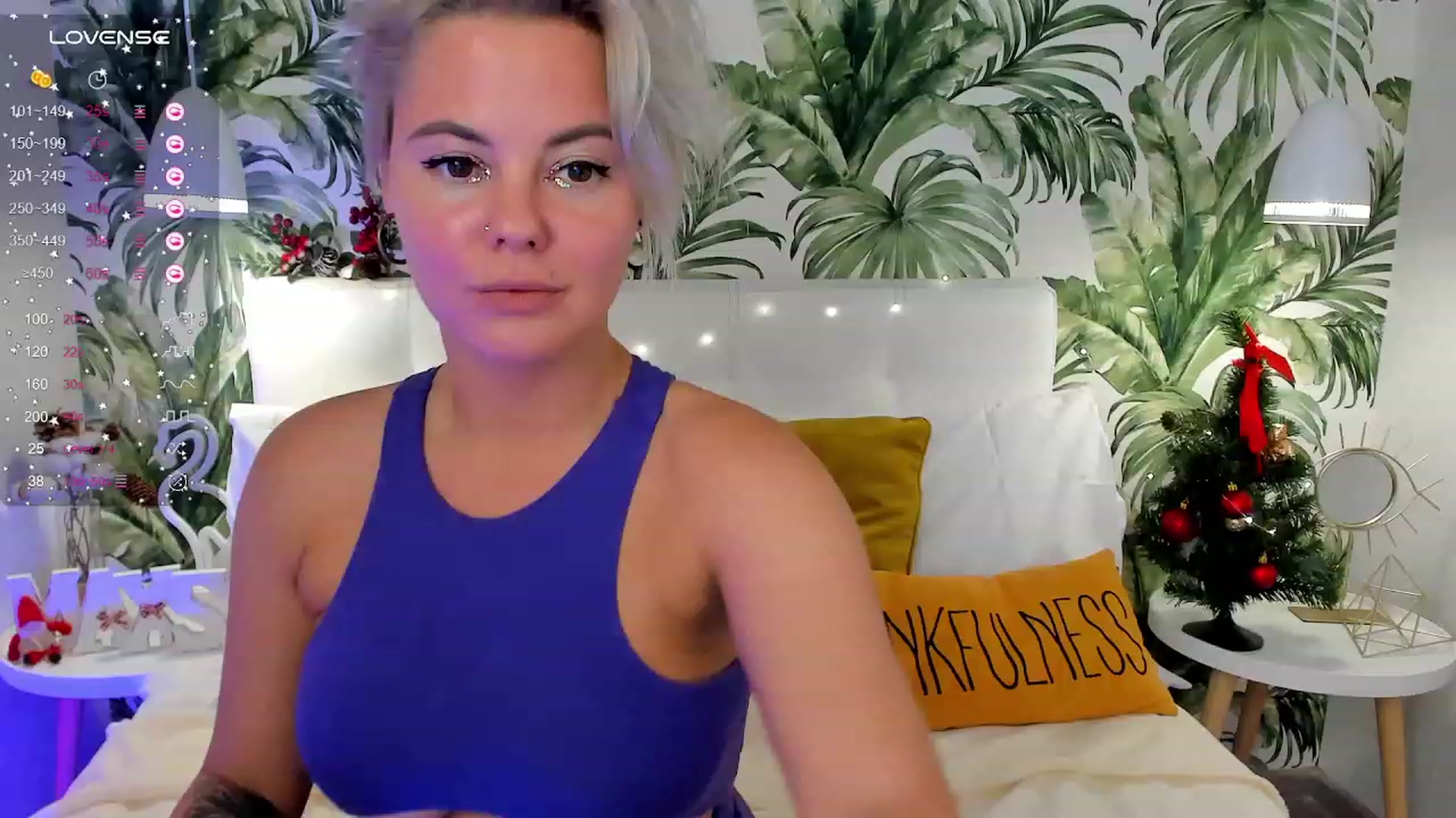 Gallery image thumbnail from AliCooper_'s myfreecams stream on, 12/24/2023, 10:10 image 18 of 20