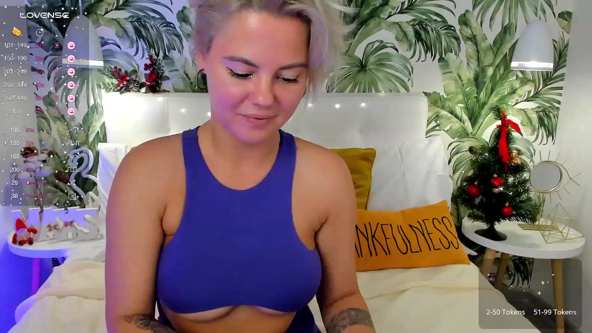 Gallery image thumbnail from AliCooper_'s myfreecams stream on, 12/24/2023, 10:10 image 1 of 20