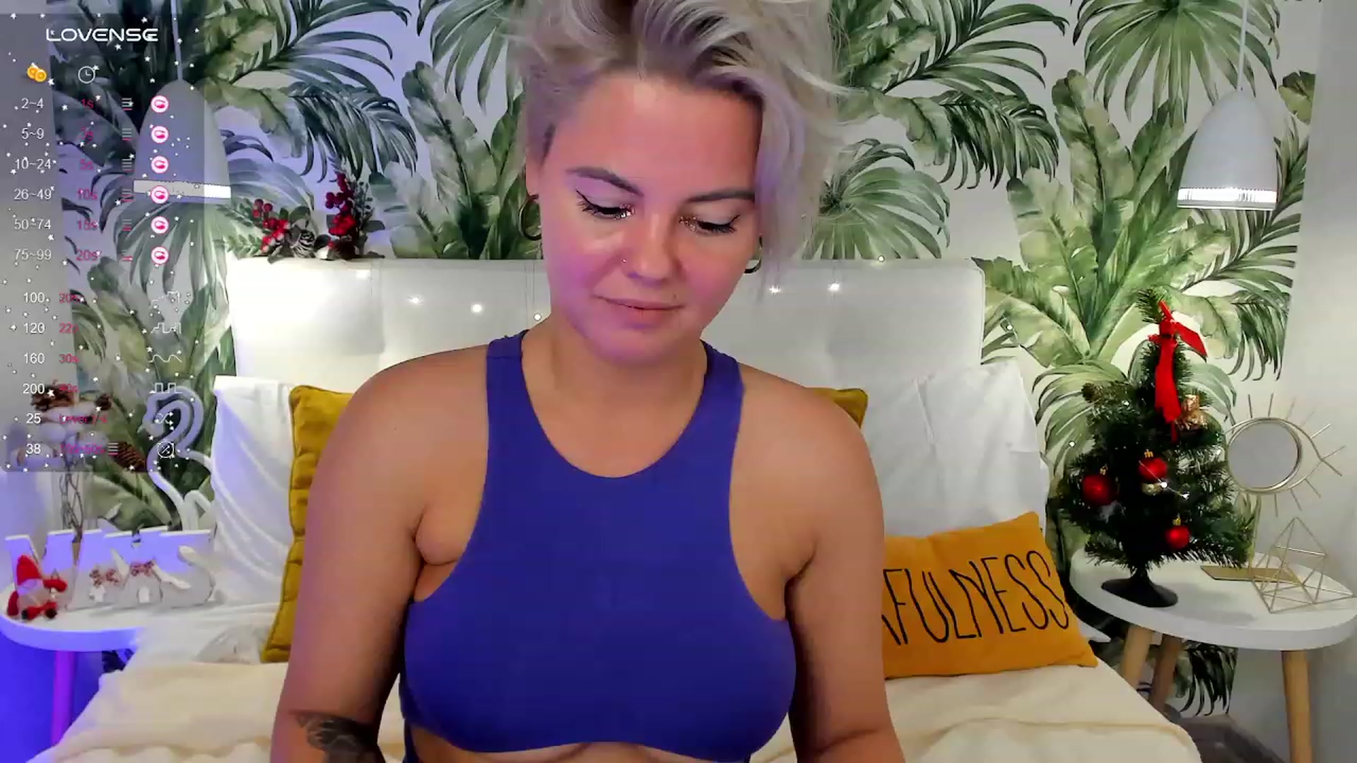 Gallery image thumbnail from AliCooper_'s myfreecams stream on, 12/24/2023, 10:10 image 15 of 20