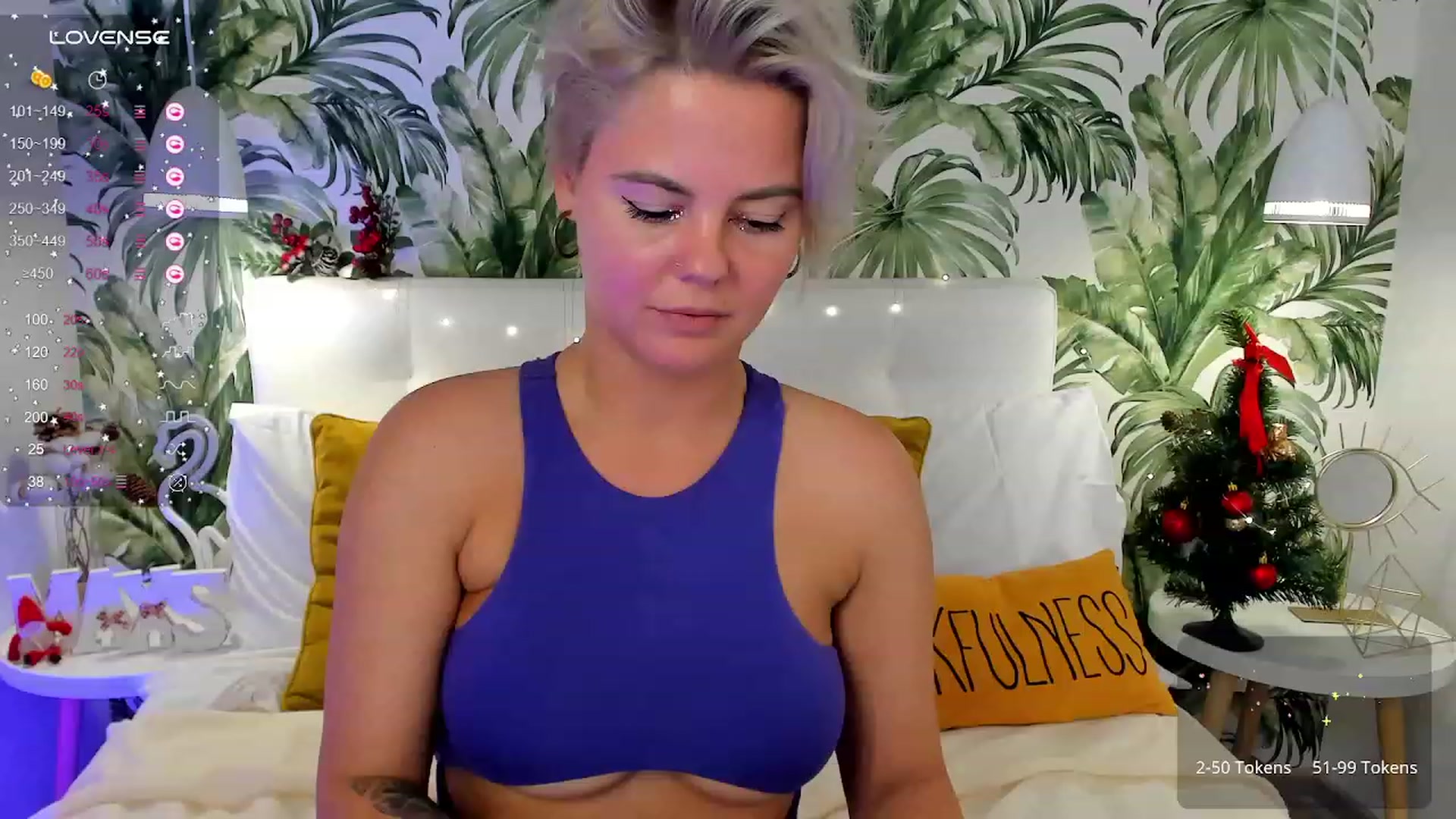 Gallery image thumbnail from AliCooper_'s myfreecams stream on, 12/24/2023, 10:10 image 17 of 20