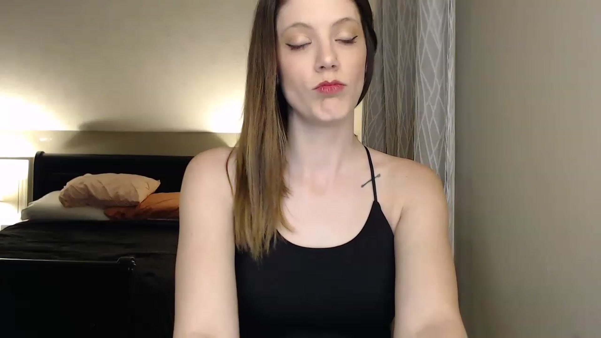 Gallery image thumbnail from Ali_Foxx's myfreecams stream on, 03/28/2023, 02:33 image 3 of 20