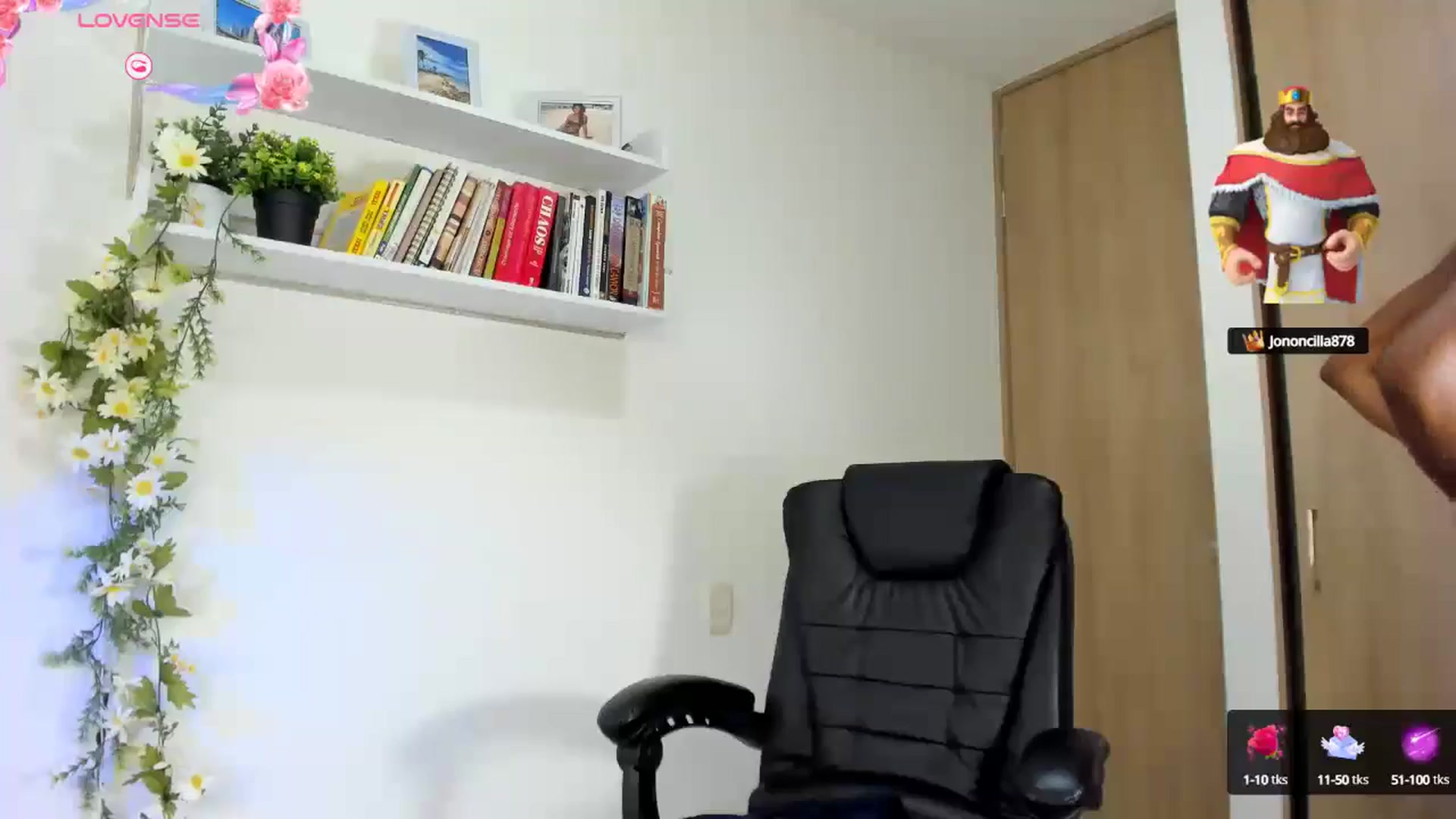 Gallery image thumbnail from AlianaxLover's myfreecams stream on, 12/08/2024, 13:00 image 19 of 20