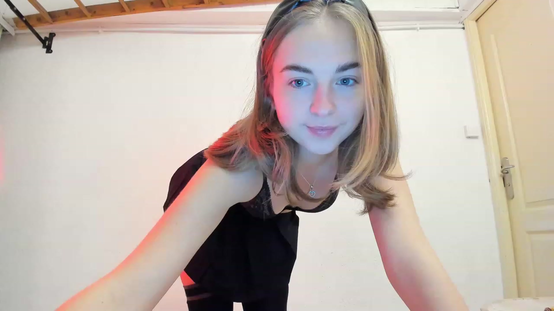 Gallery image thumbnail from Aliannaa's myfreecams stream on, 11/22/2022, 17:27 image 3 of 20