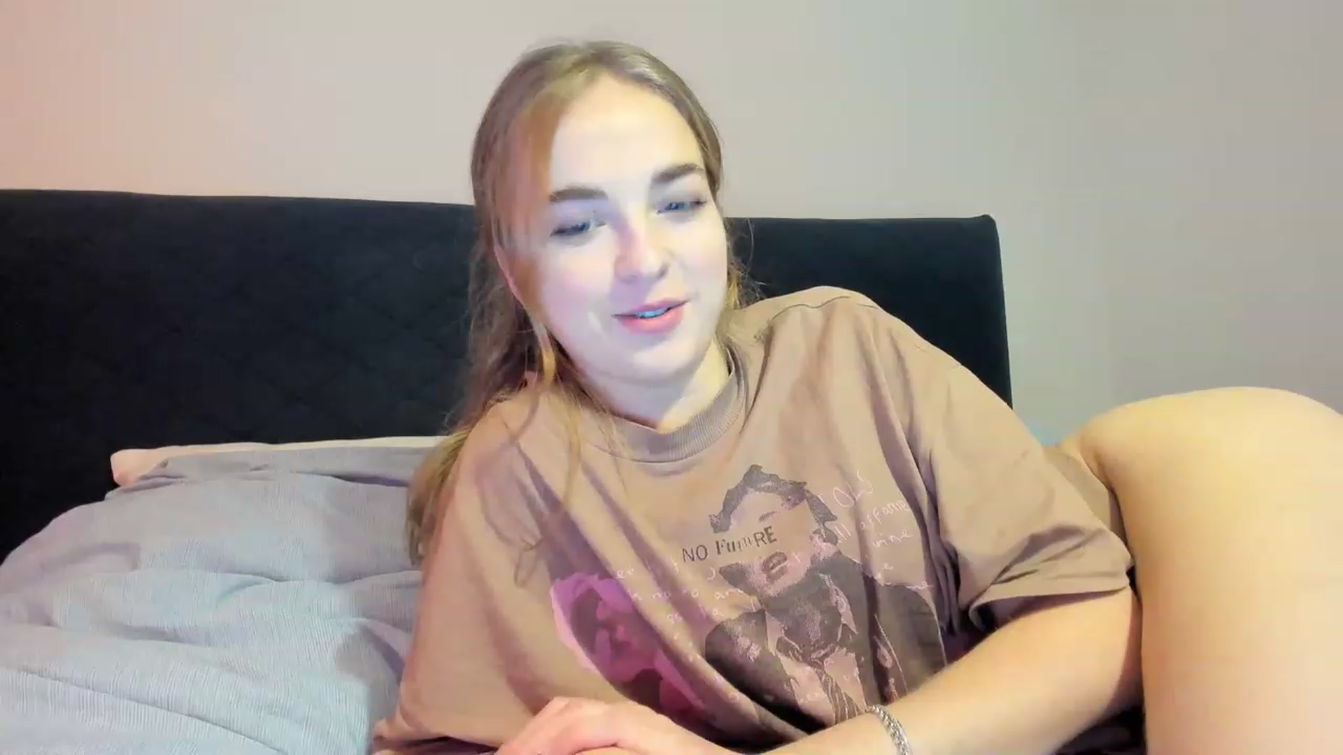 Gallery image thumbnail from Aliannaa's myfreecams stream on, 12/02/2022, 16:49 image 5 of 20