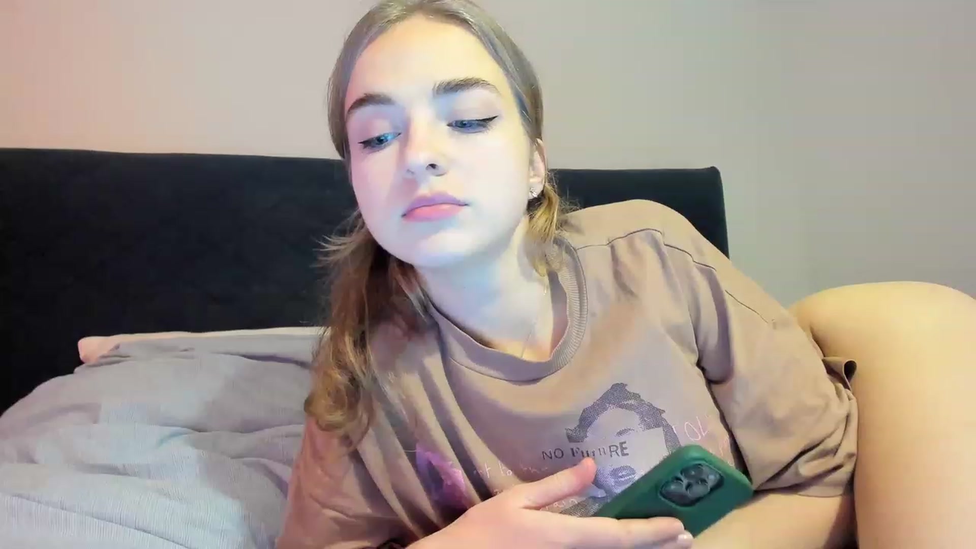 Gallery image thumbnail from Aliannaa's myfreecams stream on, 12/02/2022, 16:49 image 4 of 20