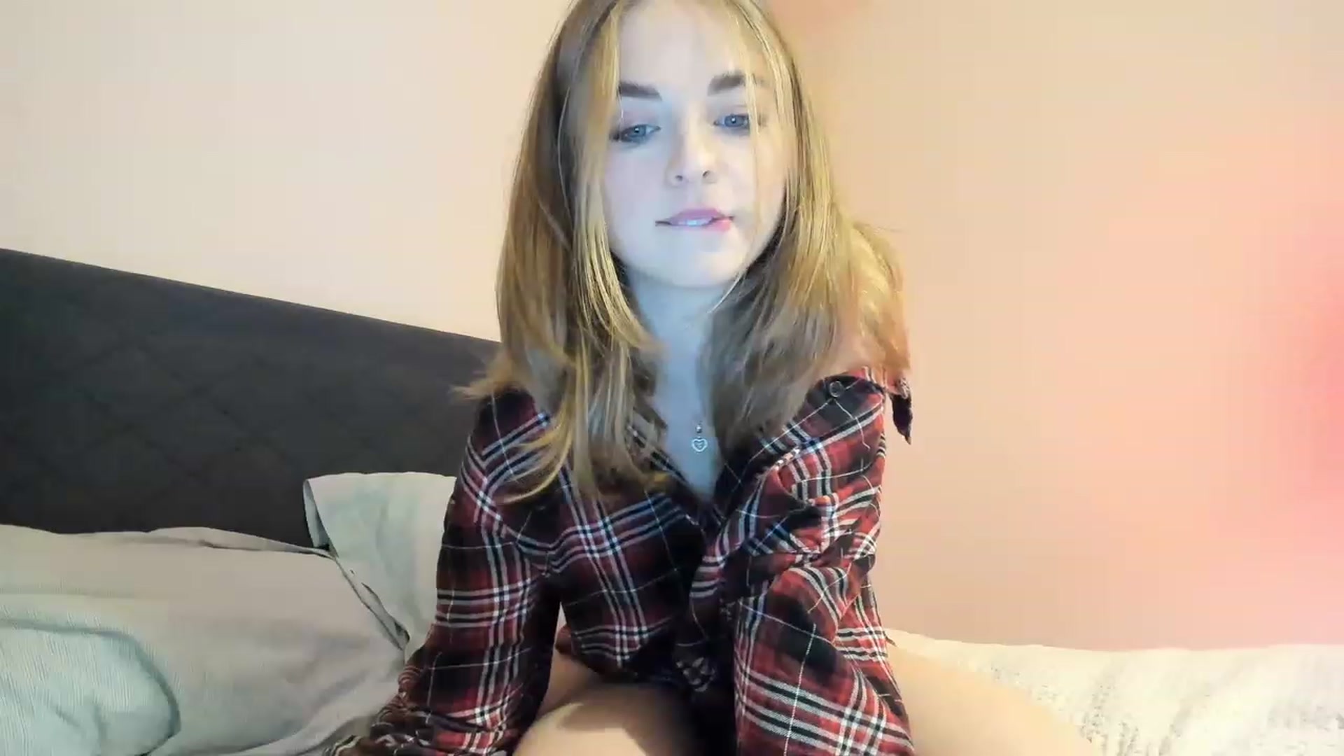 Gallery image thumbnail from Aliannaa's myfreecams stream on, 12/09/2022, 17:29 image 14 of 20