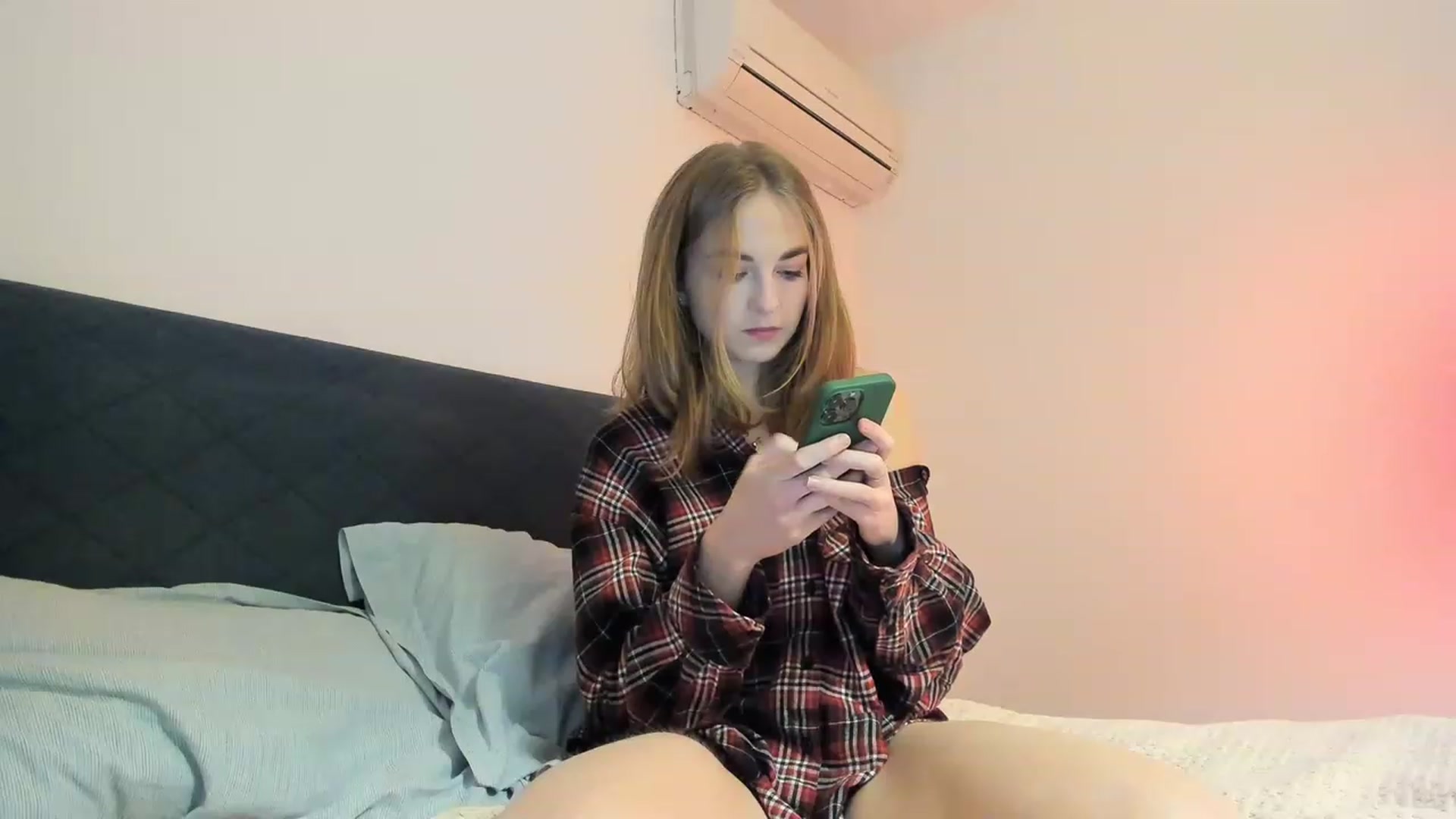 Gallery image thumbnail from Aliannaa's myfreecams stream on, 12/09/2022, 17:29 image 13 of 20