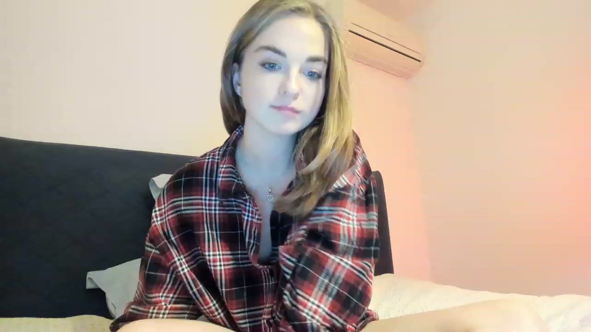 Gallery image thumbnail from Aliannaa's myfreecams stream on, 12/09/2022, 21:15 image 2 of 20