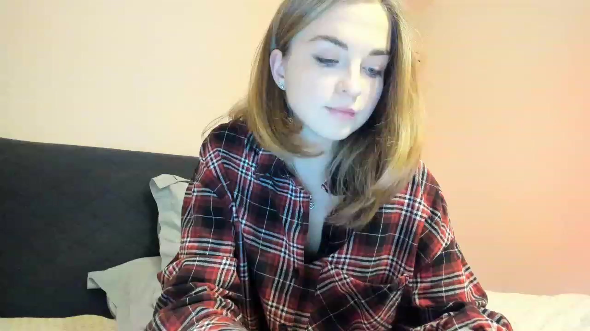 Gallery image thumbnail from Aliannaa's myfreecams stream on, 12/09/2022, 21:15 image 3 of 20