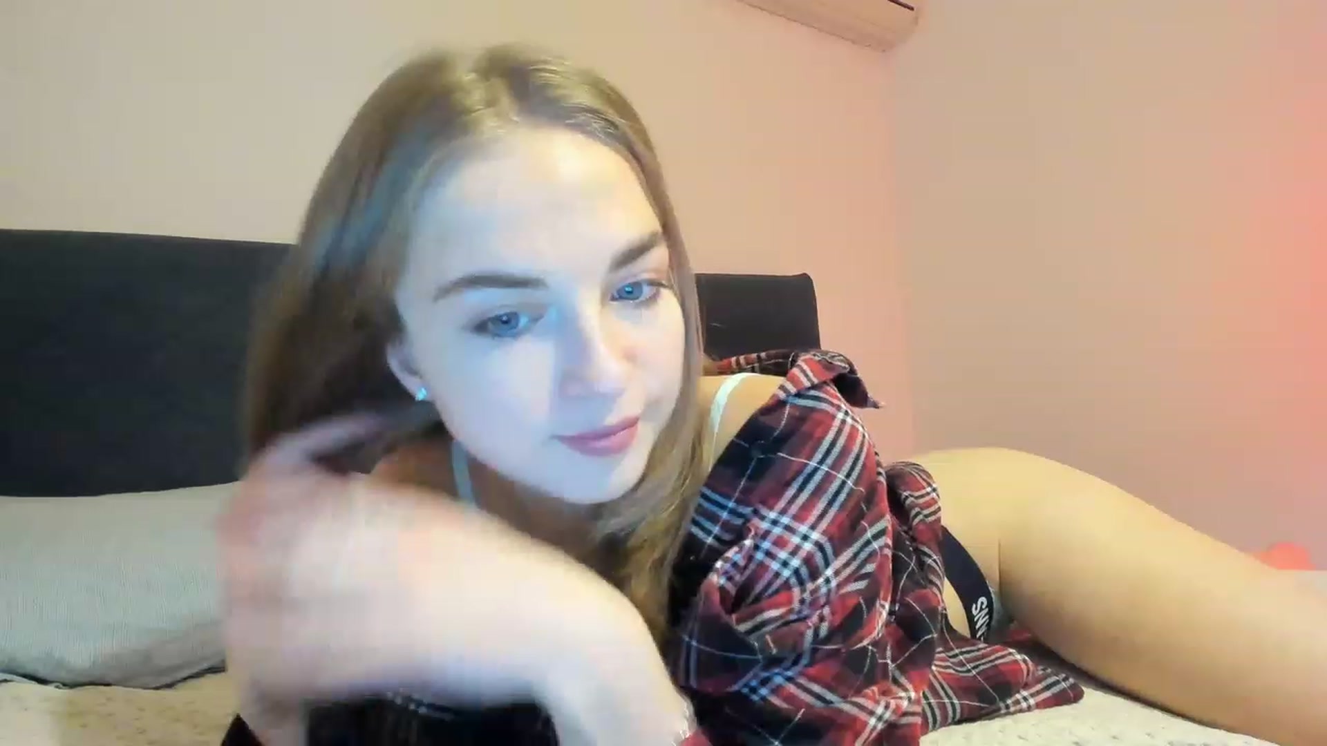 Gallery image thumbnail from Aliannaa's myfreecams stream on, 12/10/2022, 16:16 image 6 of 20