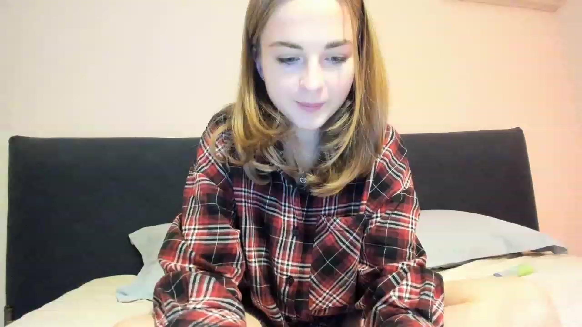 Gallery image thumbnail from Aliannaa's myfreecams stream on, 12/10/2022, 18:39 image 13 of 20