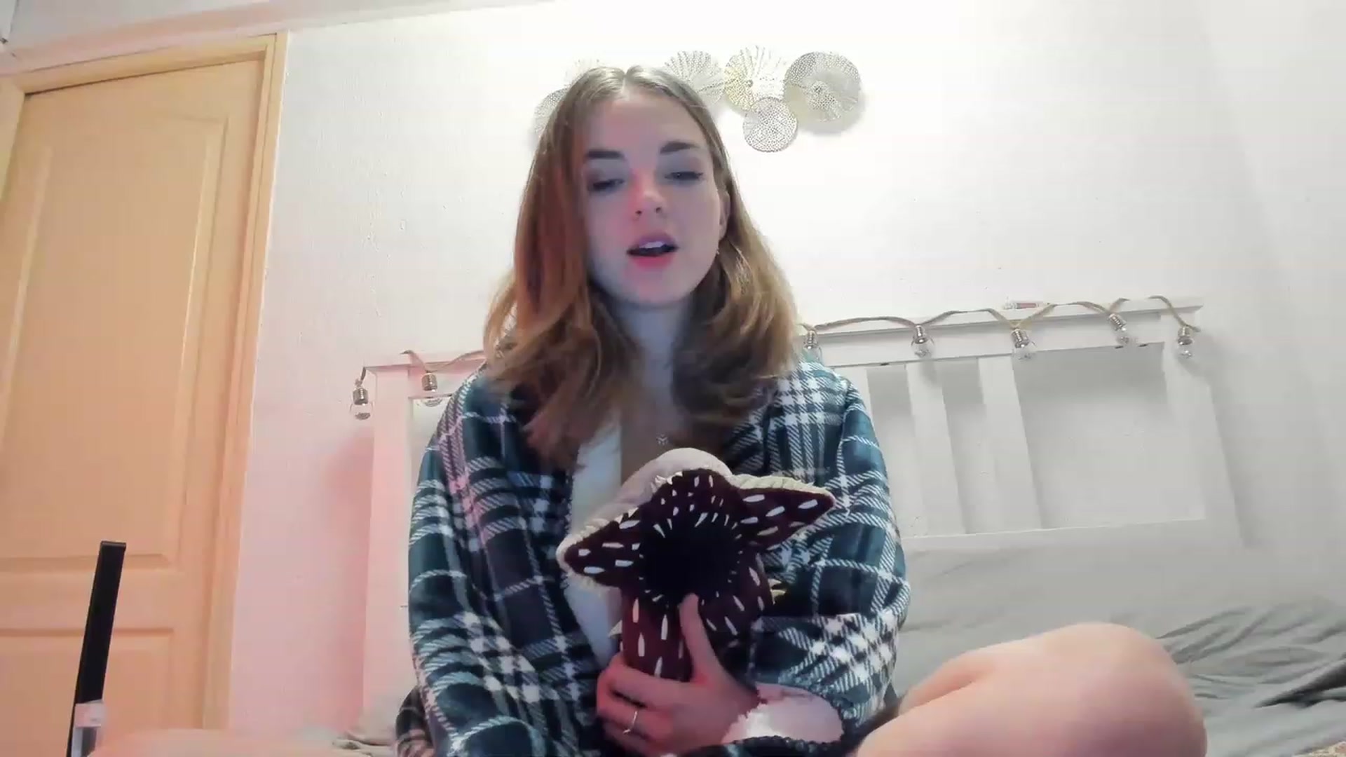 Gallery image thumbnail from Aliannaa's myfreecams stream on, 01/05/2023, 22:04 image 2 of 20