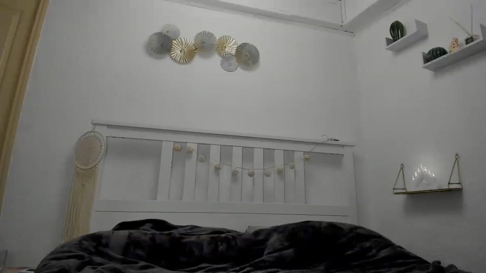 Gallery image thumbnail from Aliannaa's myfreecams stream on, 03/22/2023, 17:05 image 11 of 20