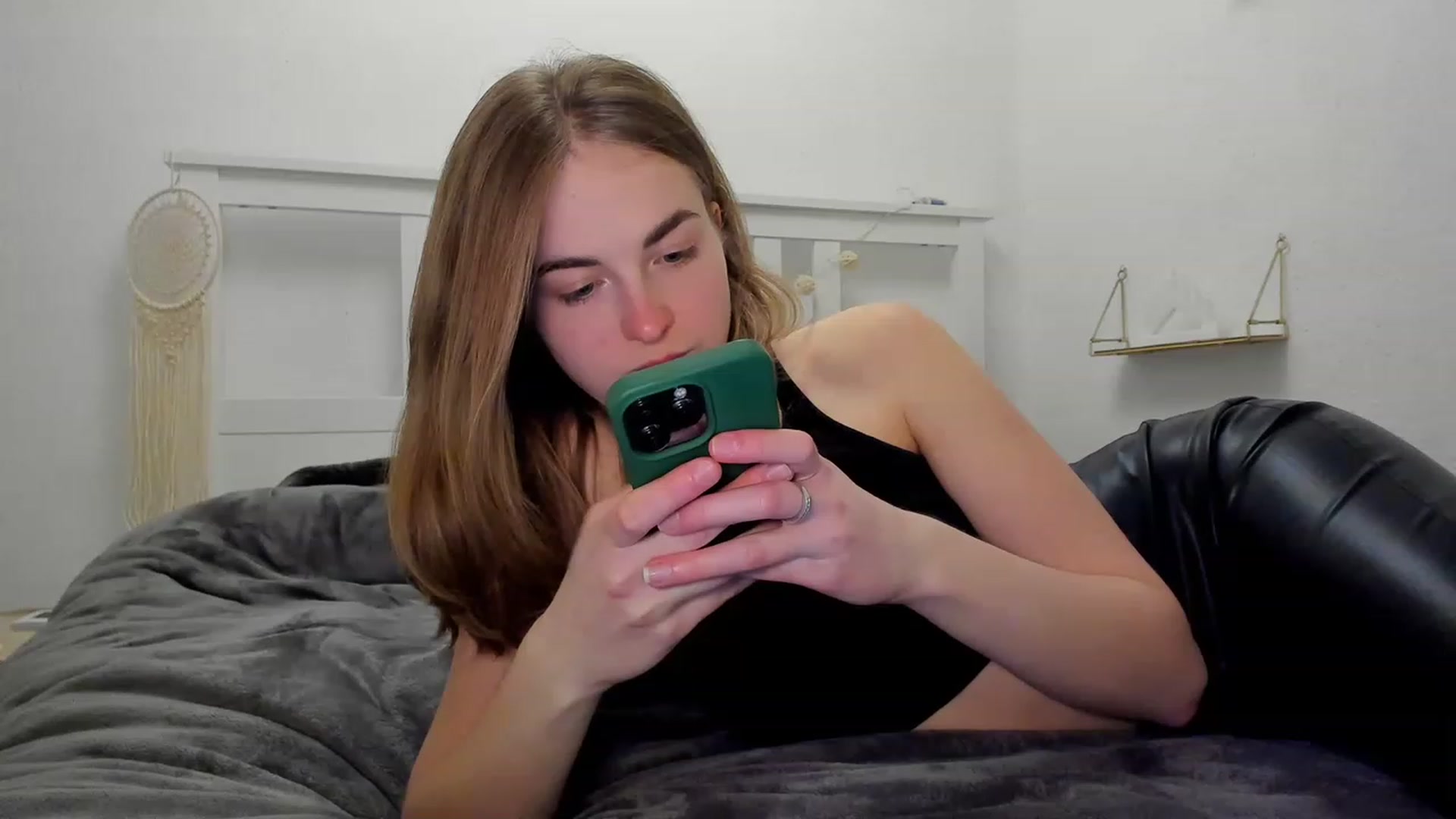 Gallery image thumbnail from Aliannaa's myfreecams stream on, 03/22/2023, 17:33 image 10 of 20