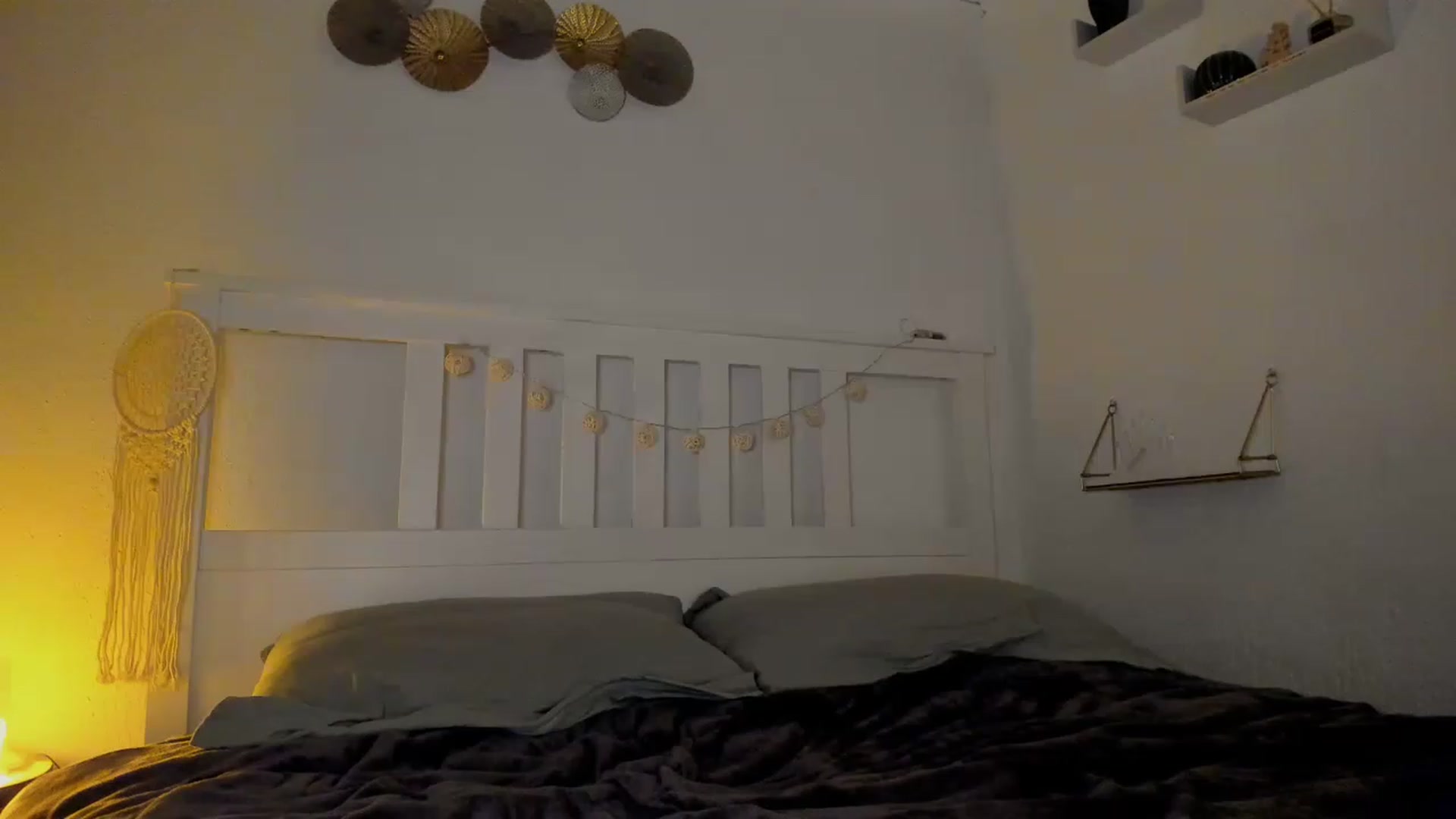 Gallery image thumbnail from Aliannaa's myfreecams stream on, 03/26/2023, 18:02 image 11 of 20