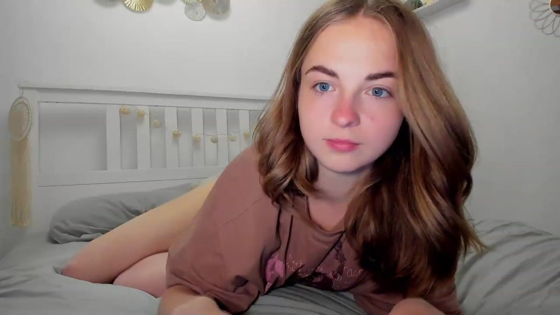 Gallery image thumbnail from Aliannaa's myfreecams stream on, 05/02/2023, 15:39 image 14 of 20
