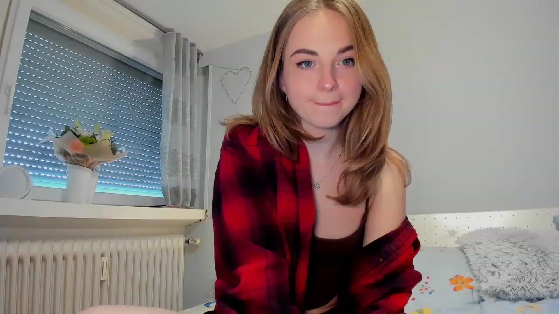 Gallery image thumbnail from Aliannaa's myfreecams stream on, 05/09/2023, 13:52 image 3 of 20