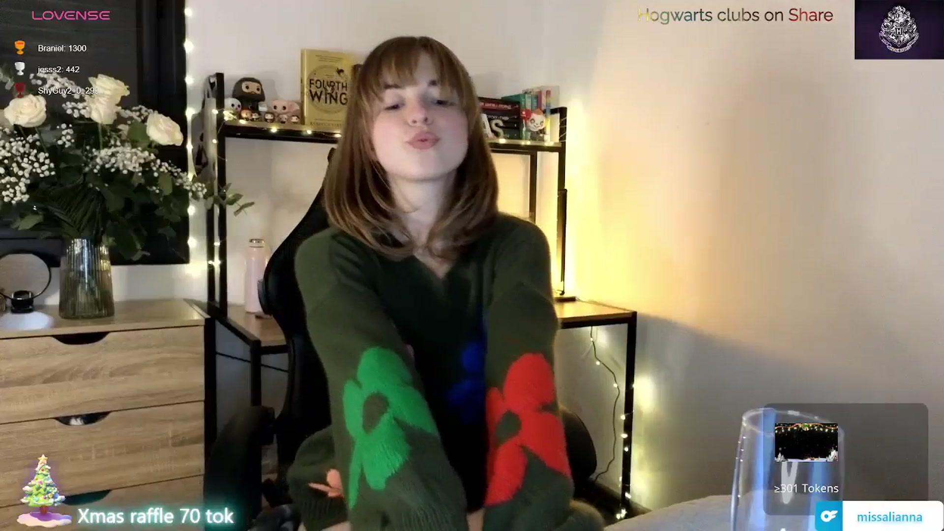 Gallery image thumbnail from Aliannaa's myfreecams stream on, 12/22/2023, 21:22 image 17 of 20