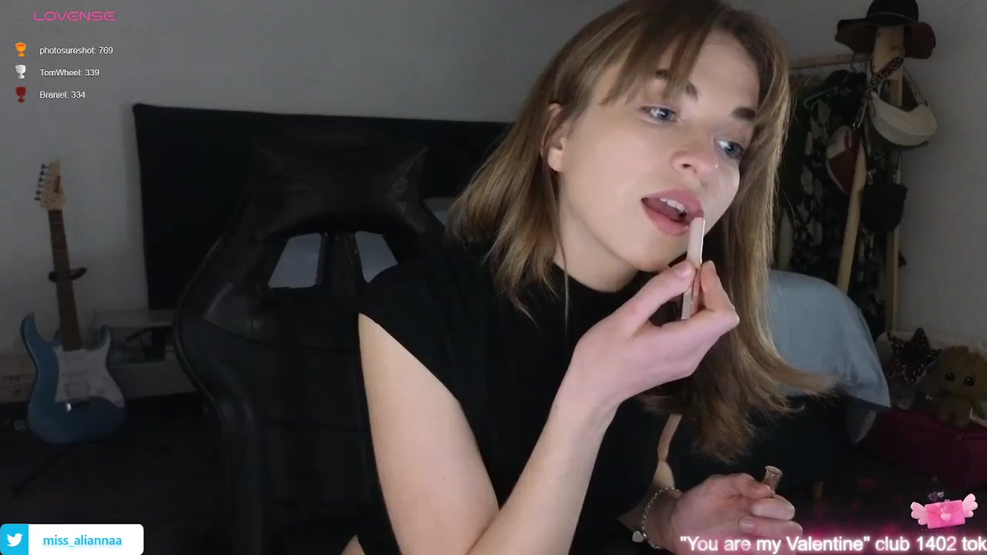 Gallery image thumbnail from Aliannaa's myfreecams stream on, 02/06/2024, 20:35 image 16 of 20