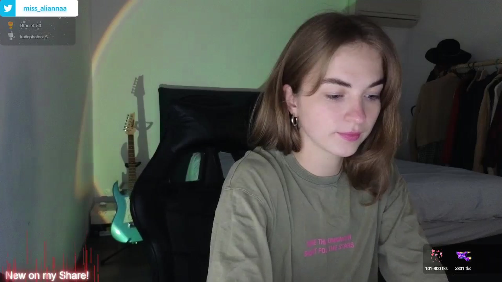 Gallery image thumbnail from Aliannaa's myfreecams stream on, 05/02/2024, 17:31 image 17 of 20