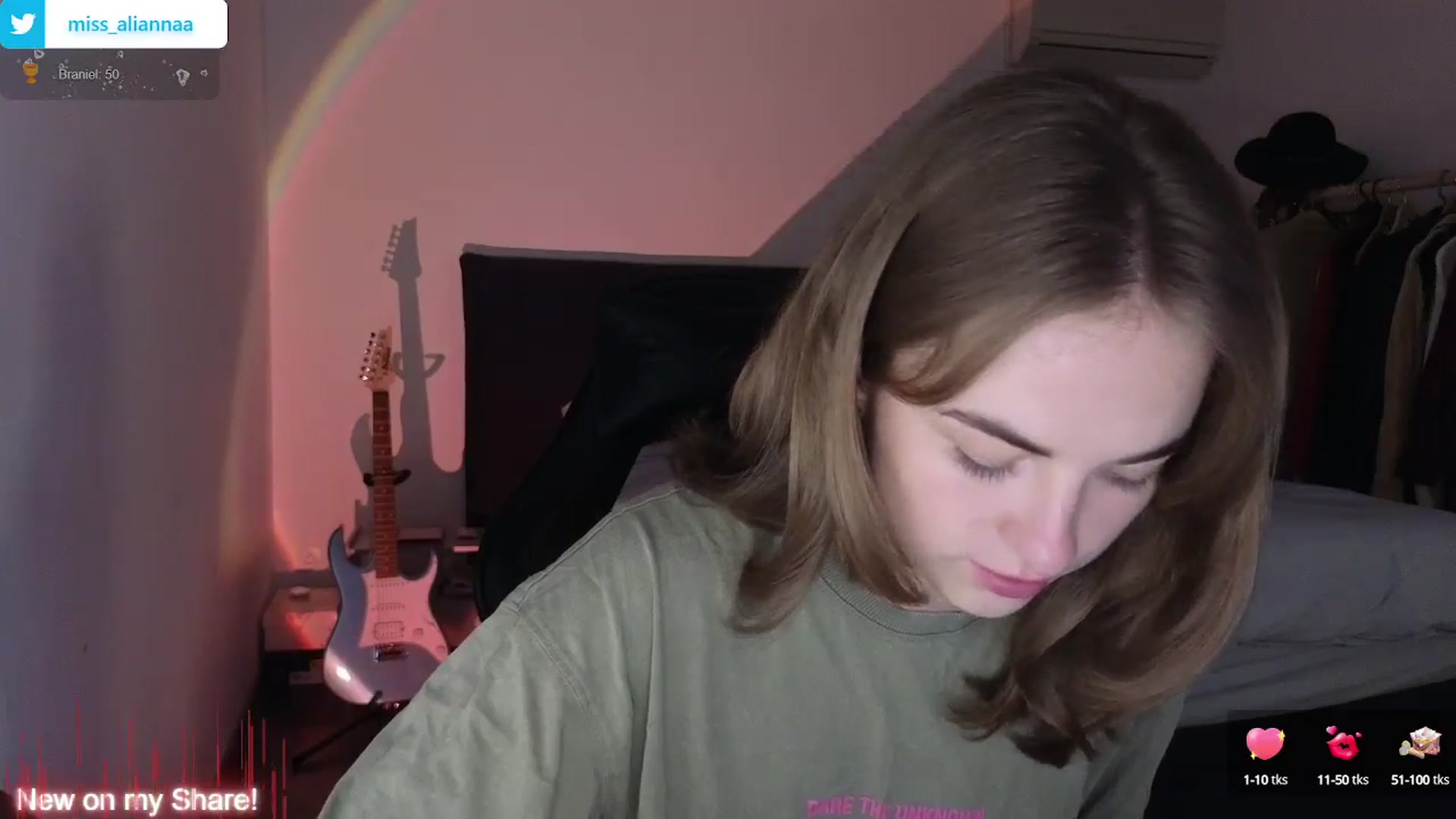 Gallery image thumbnail from Aliannaa's myfreecams stream on, 05/02/2024, 17:31 image 9 of 20