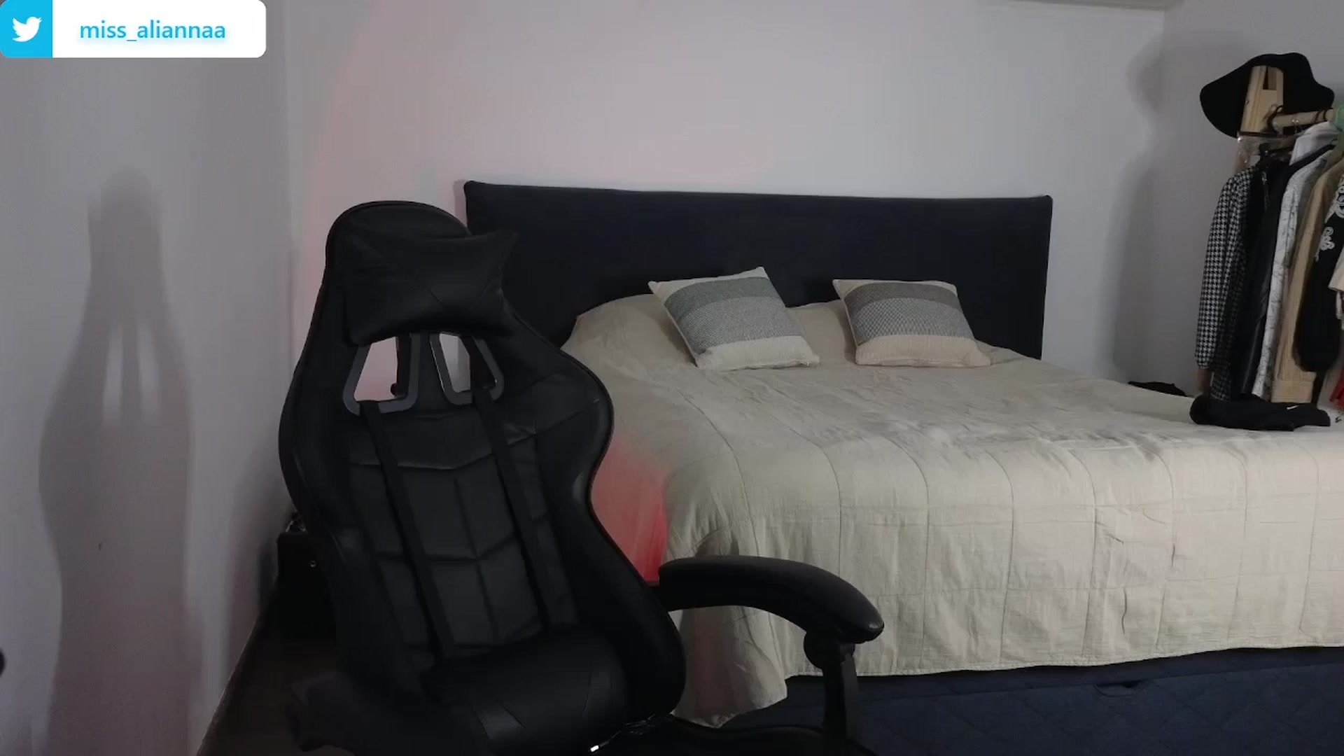 Gallery image thumbnail from Aliannaa's myfreecams stream on, 06/12/2024, 20:03 image 12 of 20