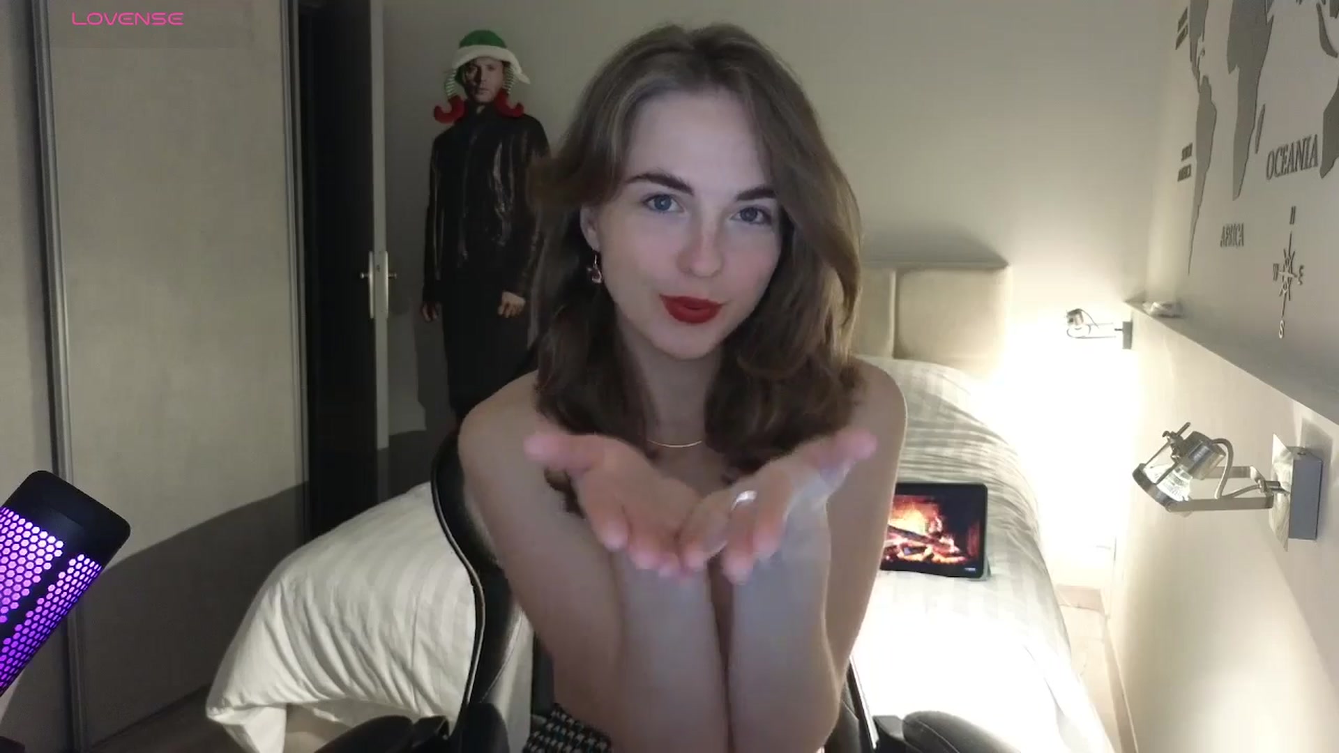 Gallery image thumbnail from Aliannaa's myfreecams stream on, 12/16/2024, 22:47 image 17 of 20