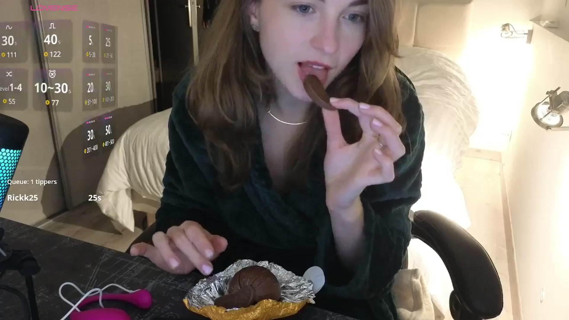 Gallery image thumbnail from Aliannaa's myfreecams stream on, 12/22/2024, 24:25 image 16 of 20