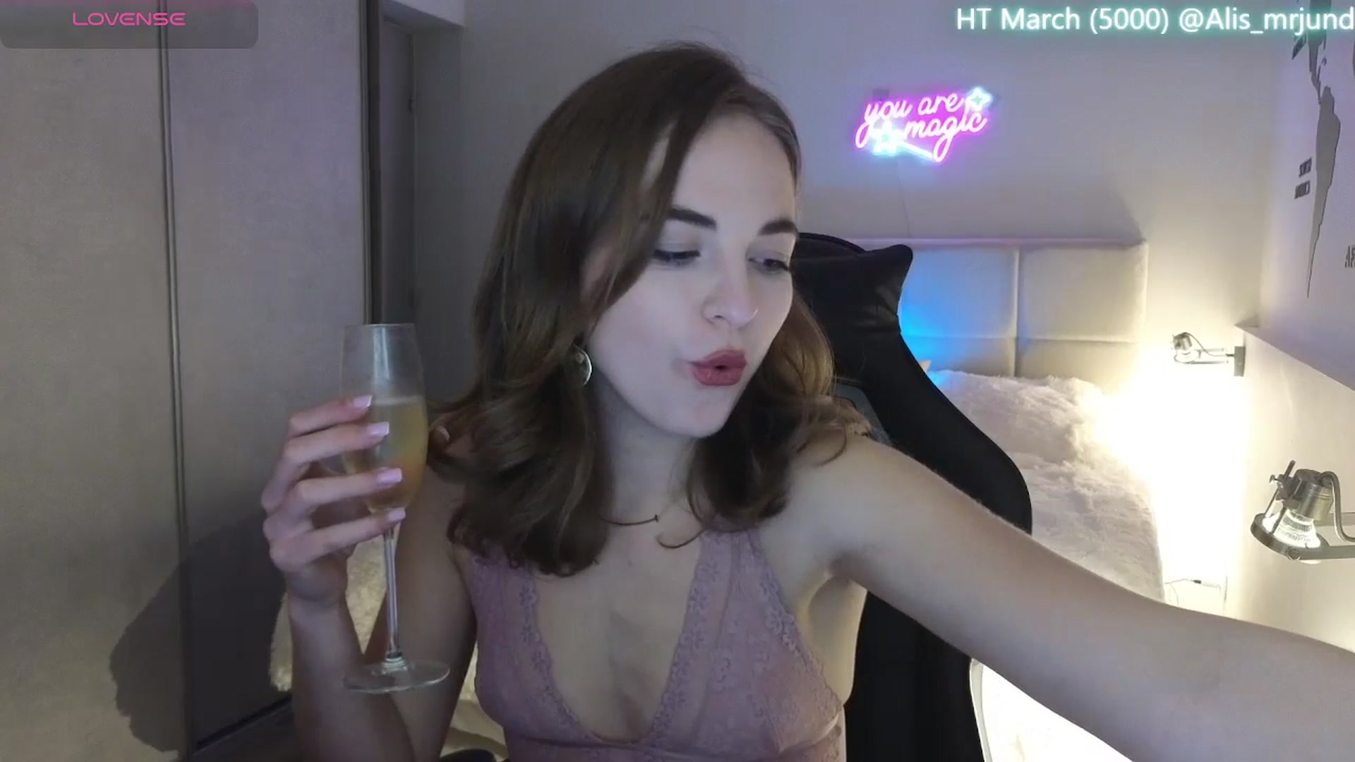Gallery image thumbnail from Aliannaa's myfreecams stream on, 03/09/2025, 24:06 image 3 of 20