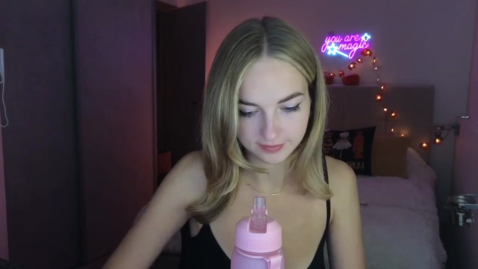 Gallery image thumbnail from Aliannaa's myfreecams stream on, 10/02/2025, 22:07 image 7 of 20