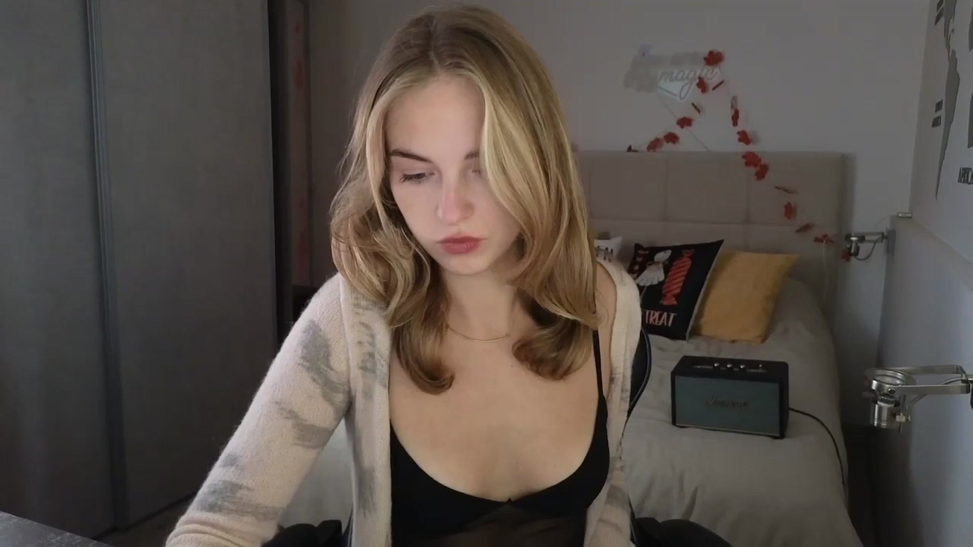Gallery image thumbnail from Aliannaa's myfreecams stream on, 10/16/2025, 09:11 image 10 of 20