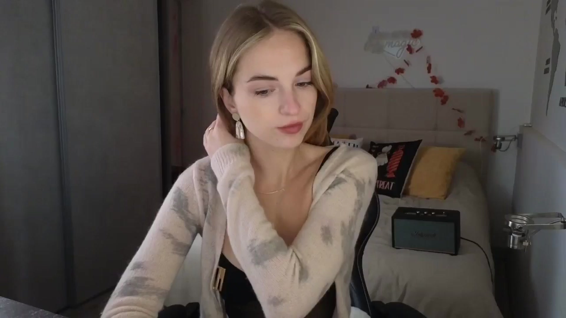 Gallery image thumbnail from Aliannaa's myfreecams stream on, 10/16/2025, 09:11 image 9 of 20