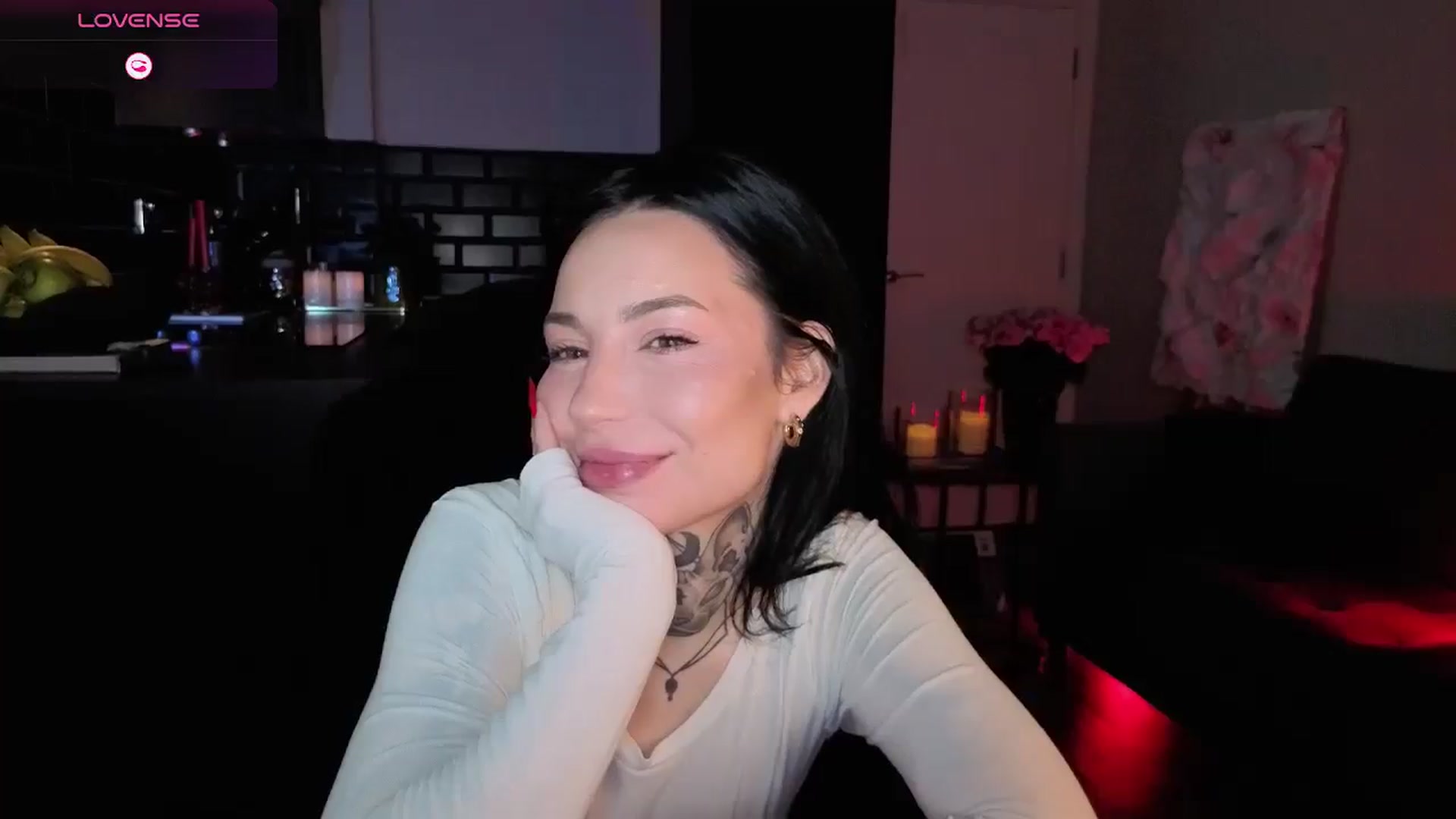 Gallery image thumbnail from Alice's myfreecams stream on, 12/25/2025, 07:23 image 6 of 20
