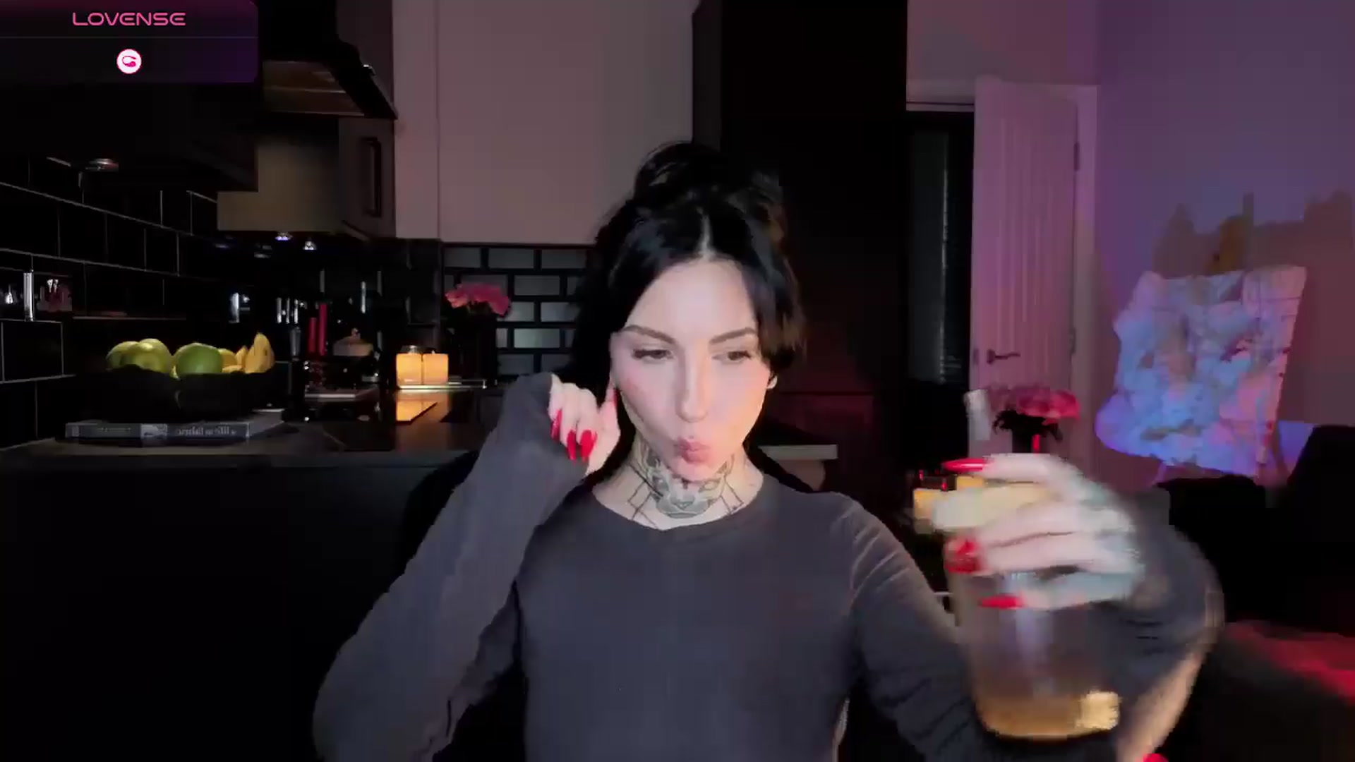 Gallery image thumbnail from Alice's myfreecams stream on, 12/30/2025, 10:53 image 4 of 20