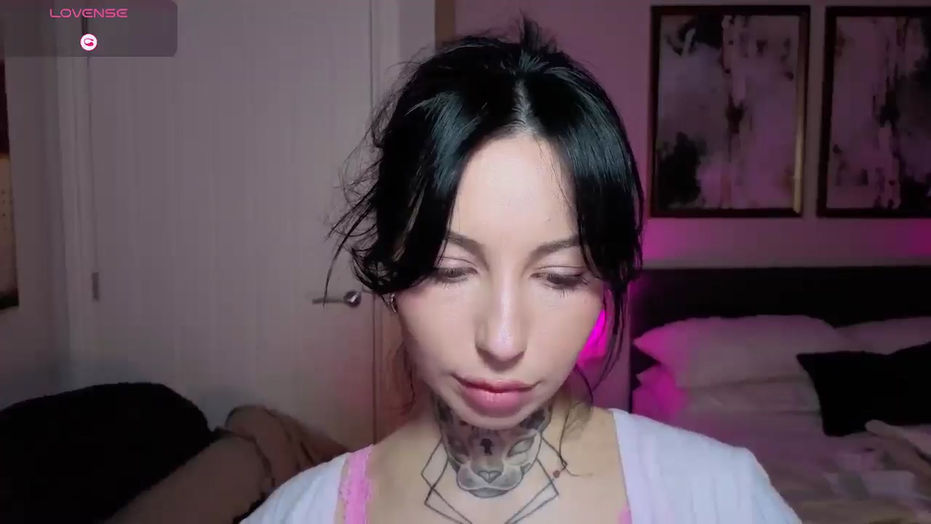 Gallery image thumbnail from Alice's myfreecams stream on, 02/16/2026, 24:26 image 4 of 20