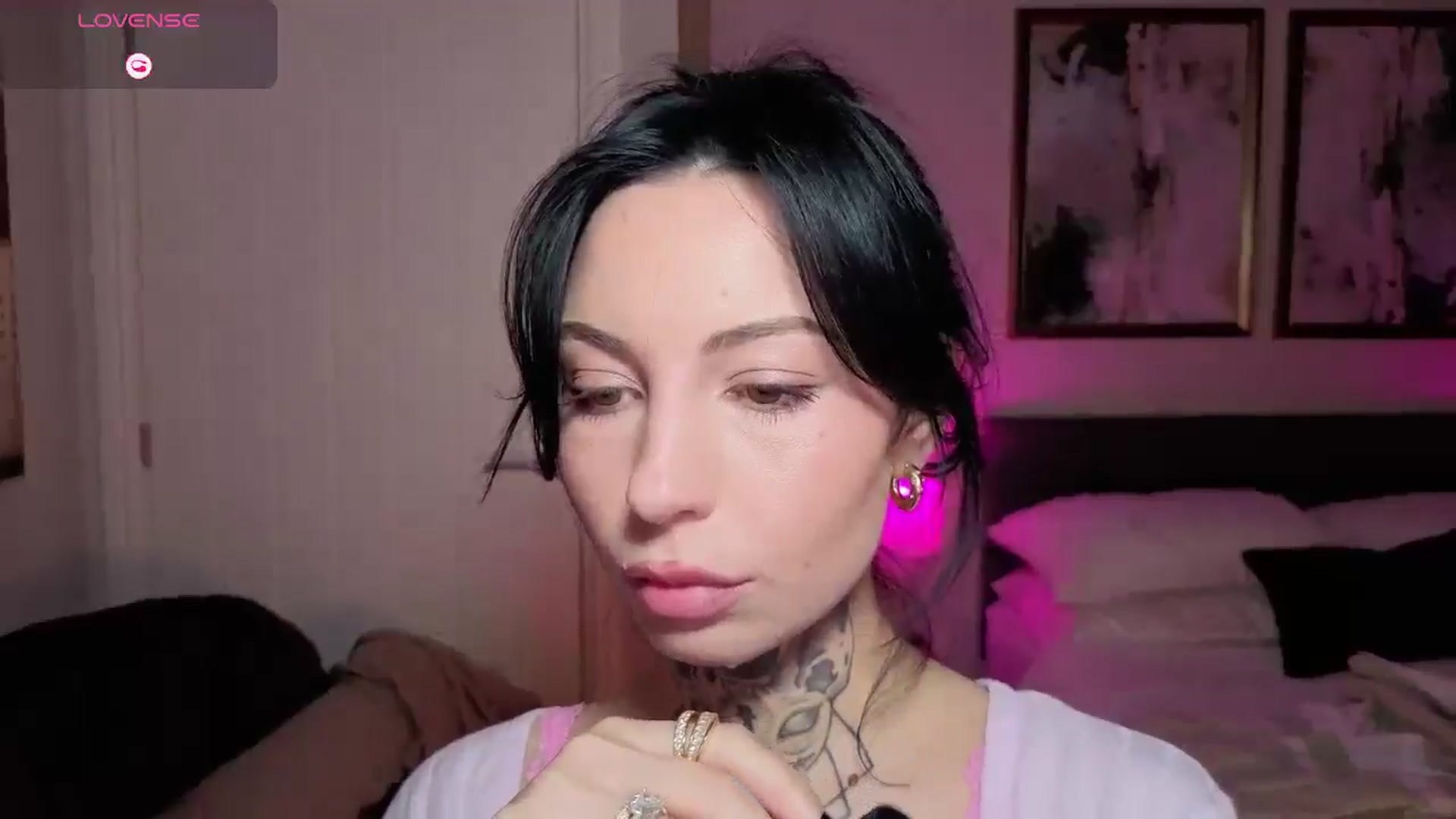 Gallery image thumbnail from Alice's myfreecams stream on, 02/16/2026, 24:26 image 2 of 20