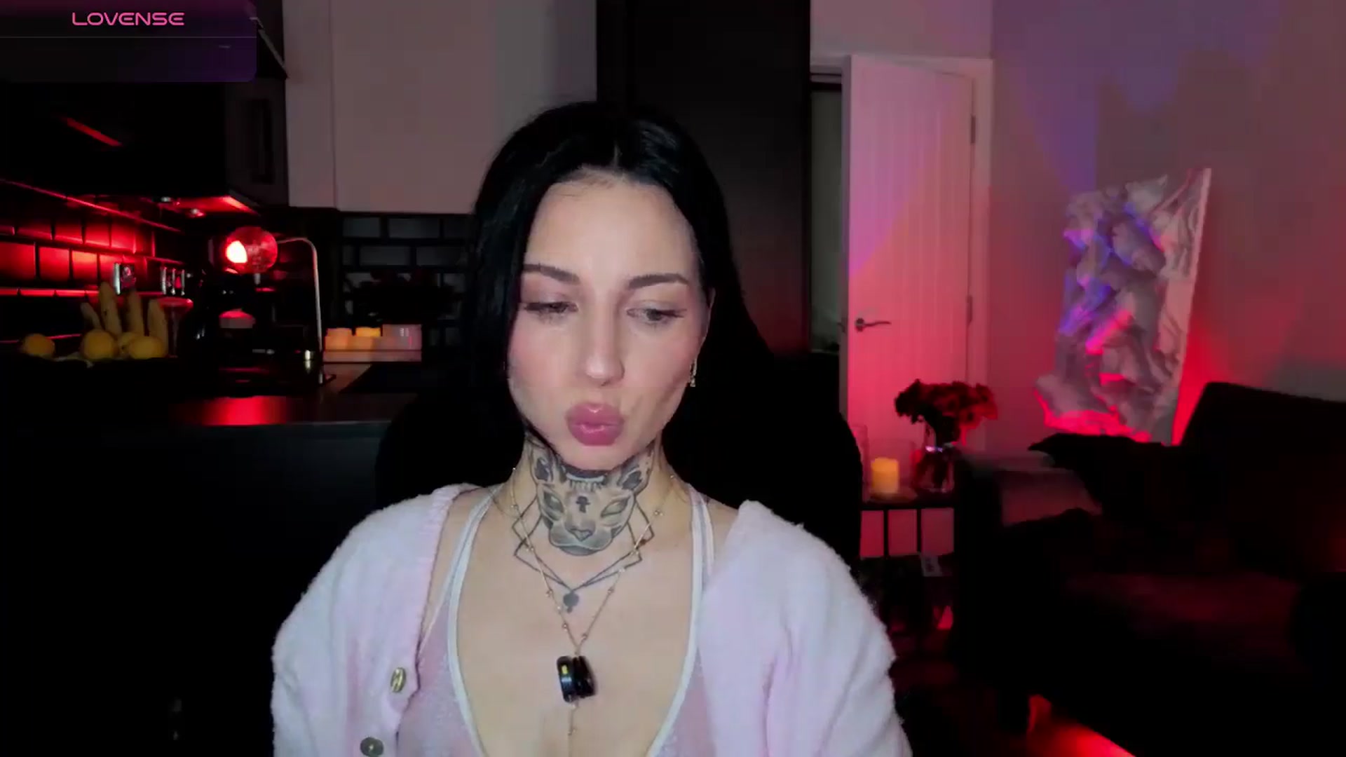 Gallery image thumbnail from Alice's myfreecams stream on, 04/19/2026, 10:23 image 4 of 20