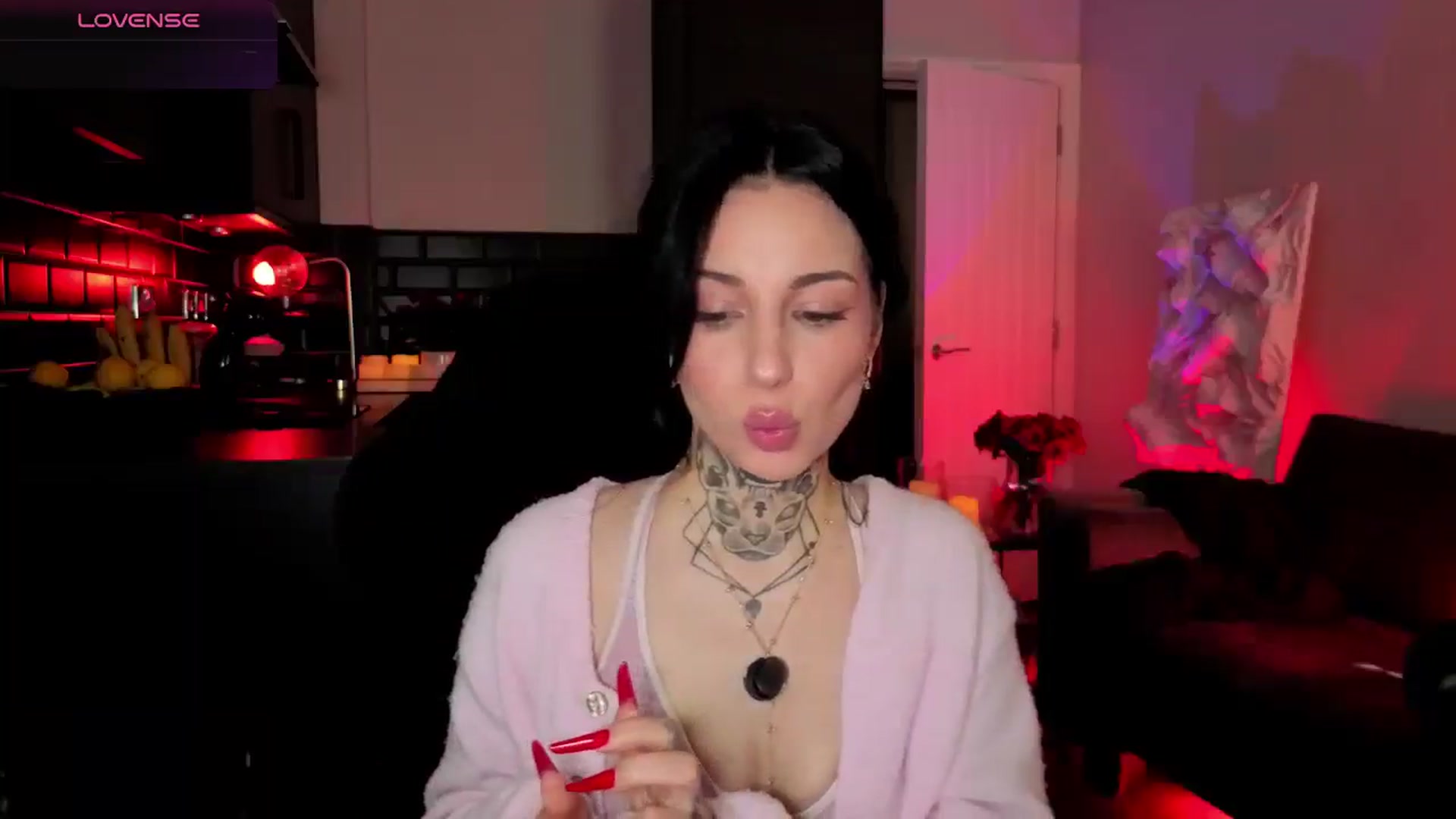 Gallery image thumbnail from Alice's myfreecams stream on, 04/19/2026, 10:23 image 2 of 20