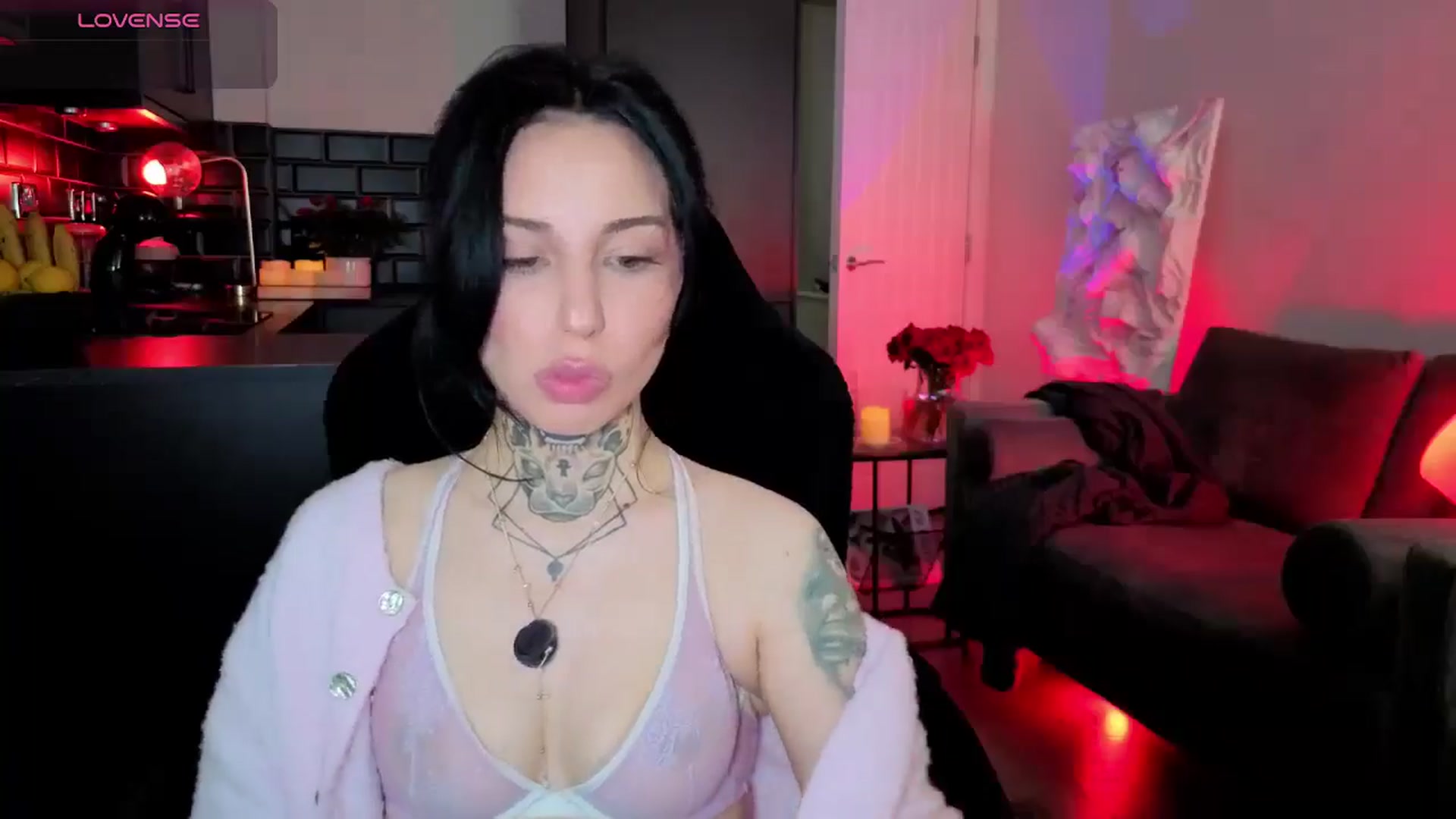 Gallery image thumbnail from Alice's myfreecams stream on, 04/19/2026, 10:23 image 8 of 20