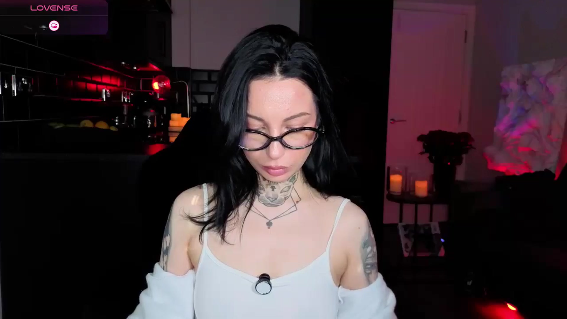 Gallery image thumbnail from Alice's myfreecams stream on, 04/25/2026, 07:54 image 4 of 20