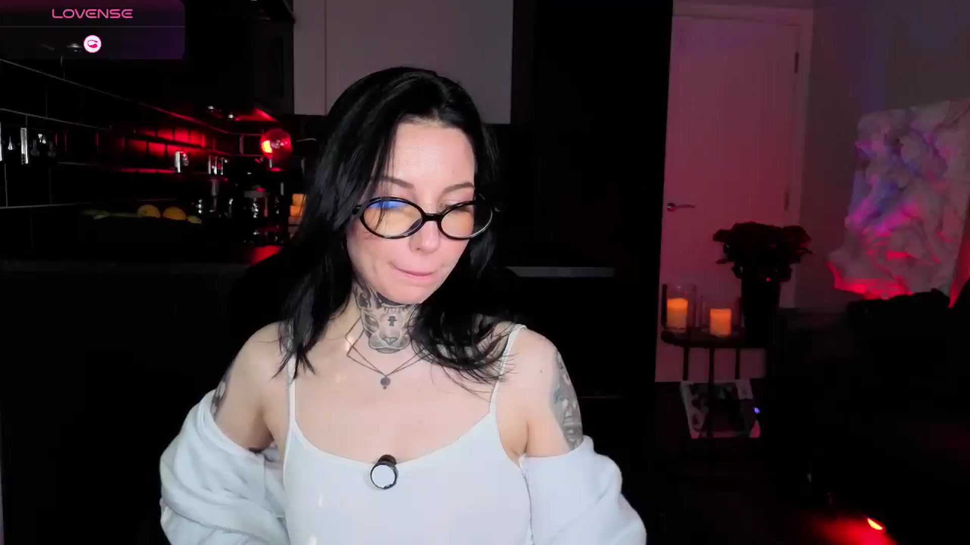 Gallery image thumbnail from Alice's myfreecams stream on, 04/25/2026, 07:54 image 2 of 20