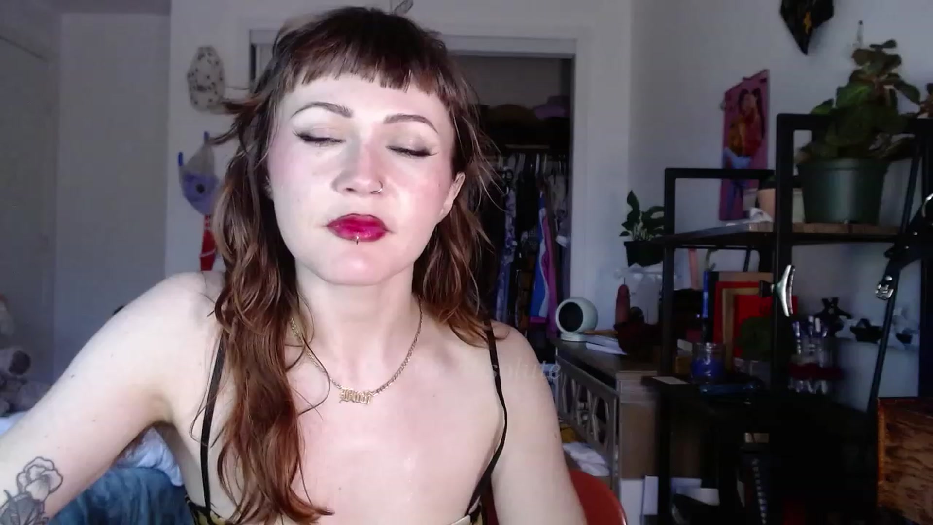 Gallery image thumbnail from AliceBdayBabe's myfreecams stream on, 01/04/2023, 23:17 image 16 of 20