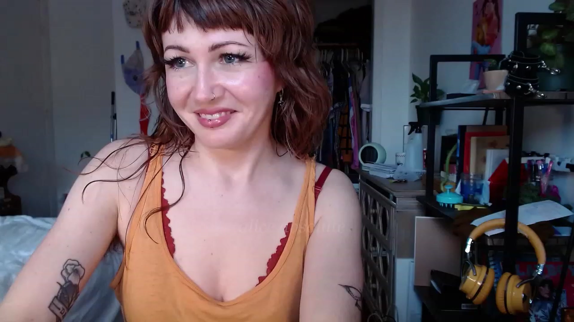 Gallery image thumbnail from AliceBdayBabe's myfreecams stream on, 01/17/2023, 20:22 image 12 of 20