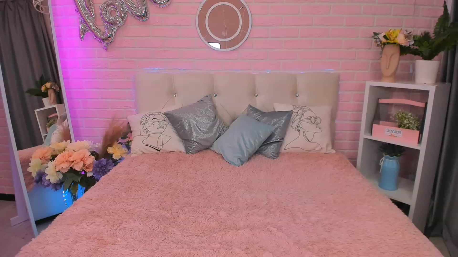 Gallery image thumbnail from AliceBells's myfreecams stream on, 11/22/2022, 07:45 image 11 of 20
