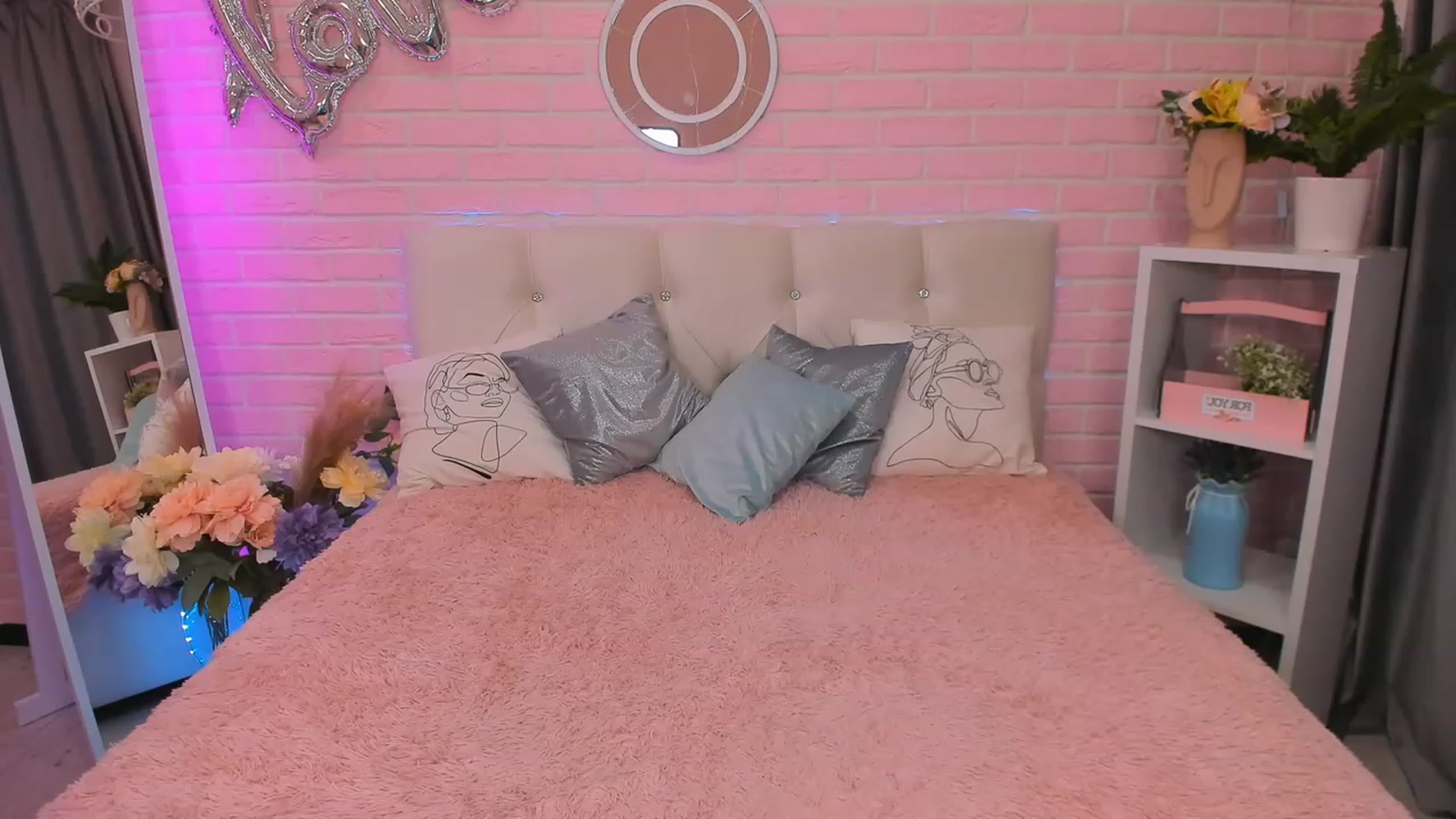 Gallery image thumbnail from AliceBells's myfreecams stream on, 11/22/2022, 07:45 image 7 of 20