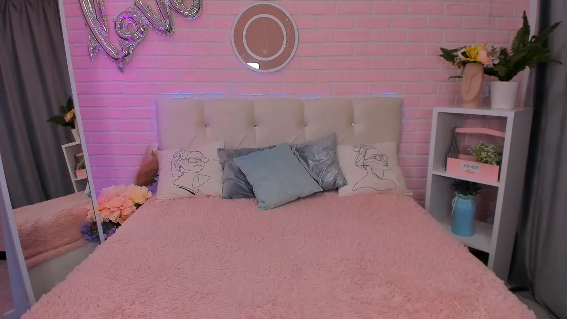 Gallery image thumbnail from AliceBells's myfreecams stream on, 11/23/2022, 06:22 image 6 of 20